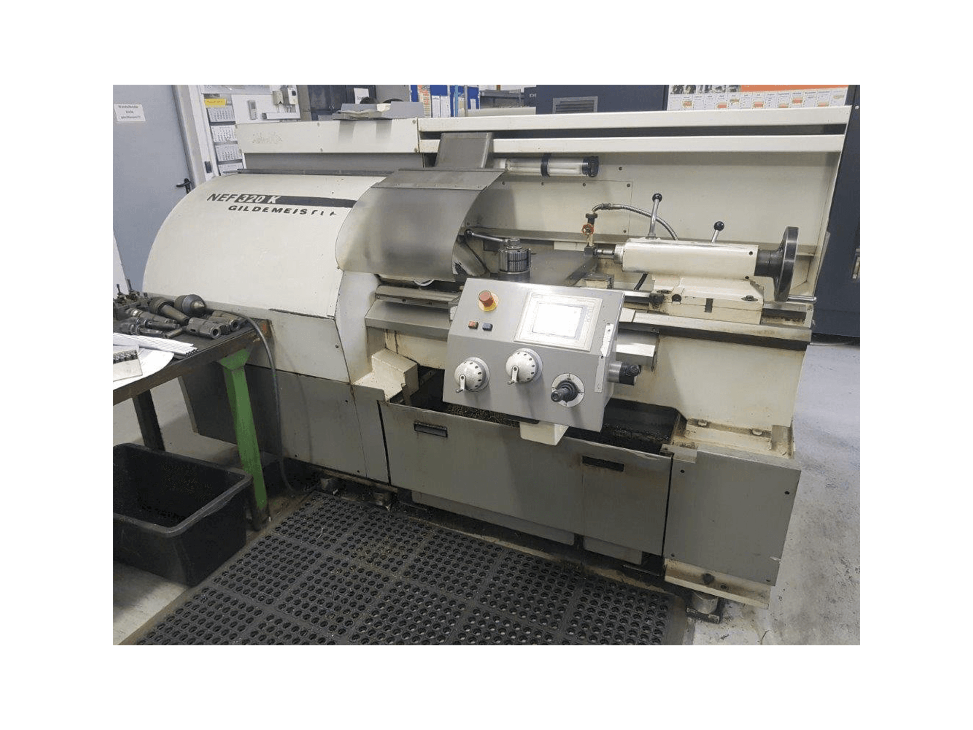 A Gildemeister NEF 320 K gép elölnézete