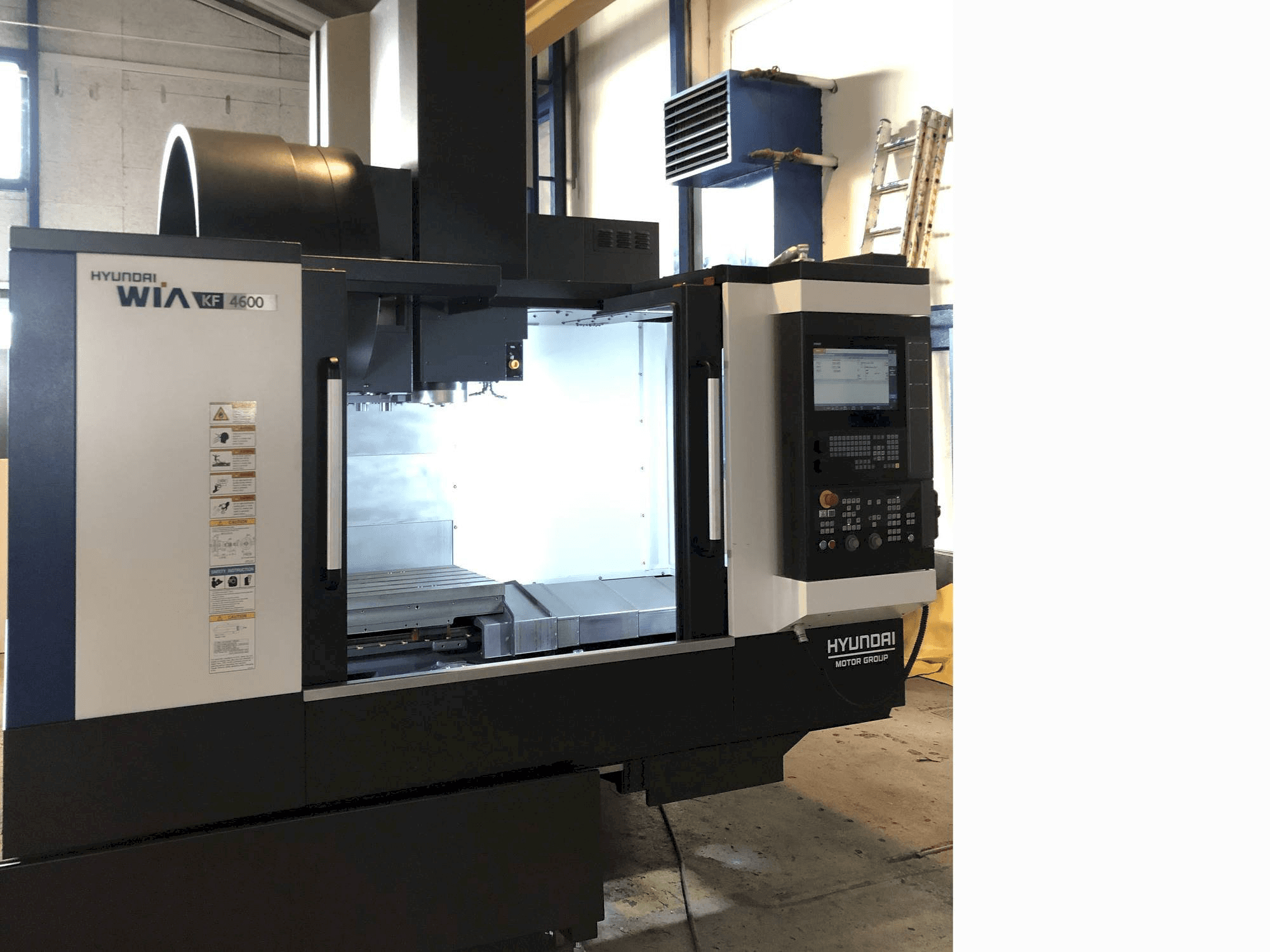 A Hyundai Wia KF4600 gép elölnézete