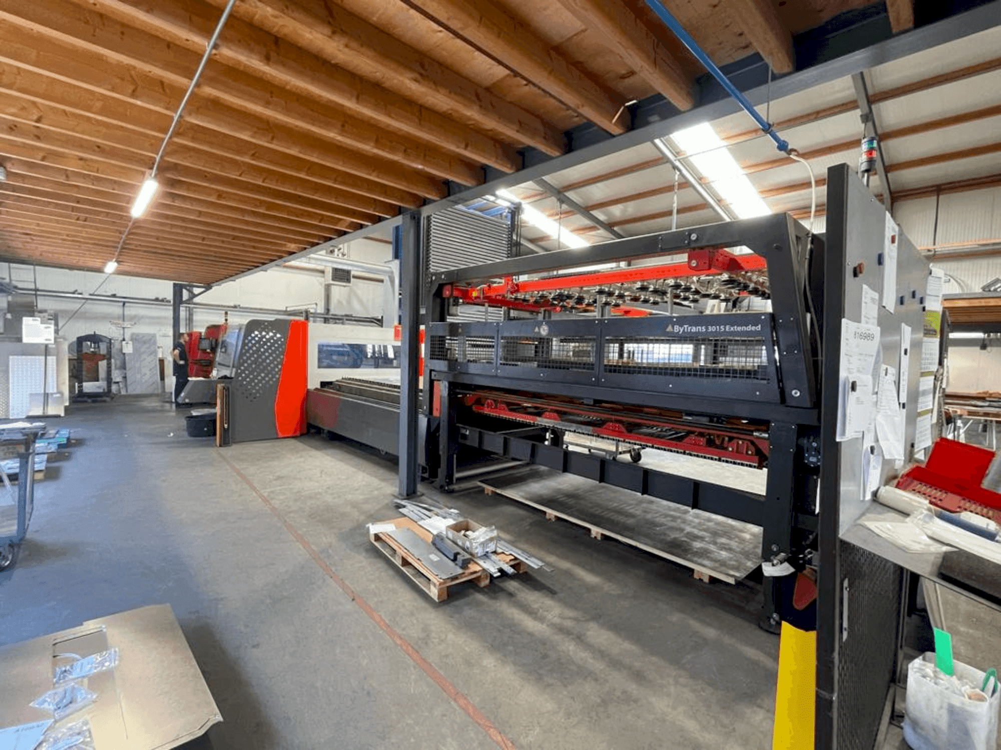 A Bystronic ByTrans 3015 Extended gép elölnézete