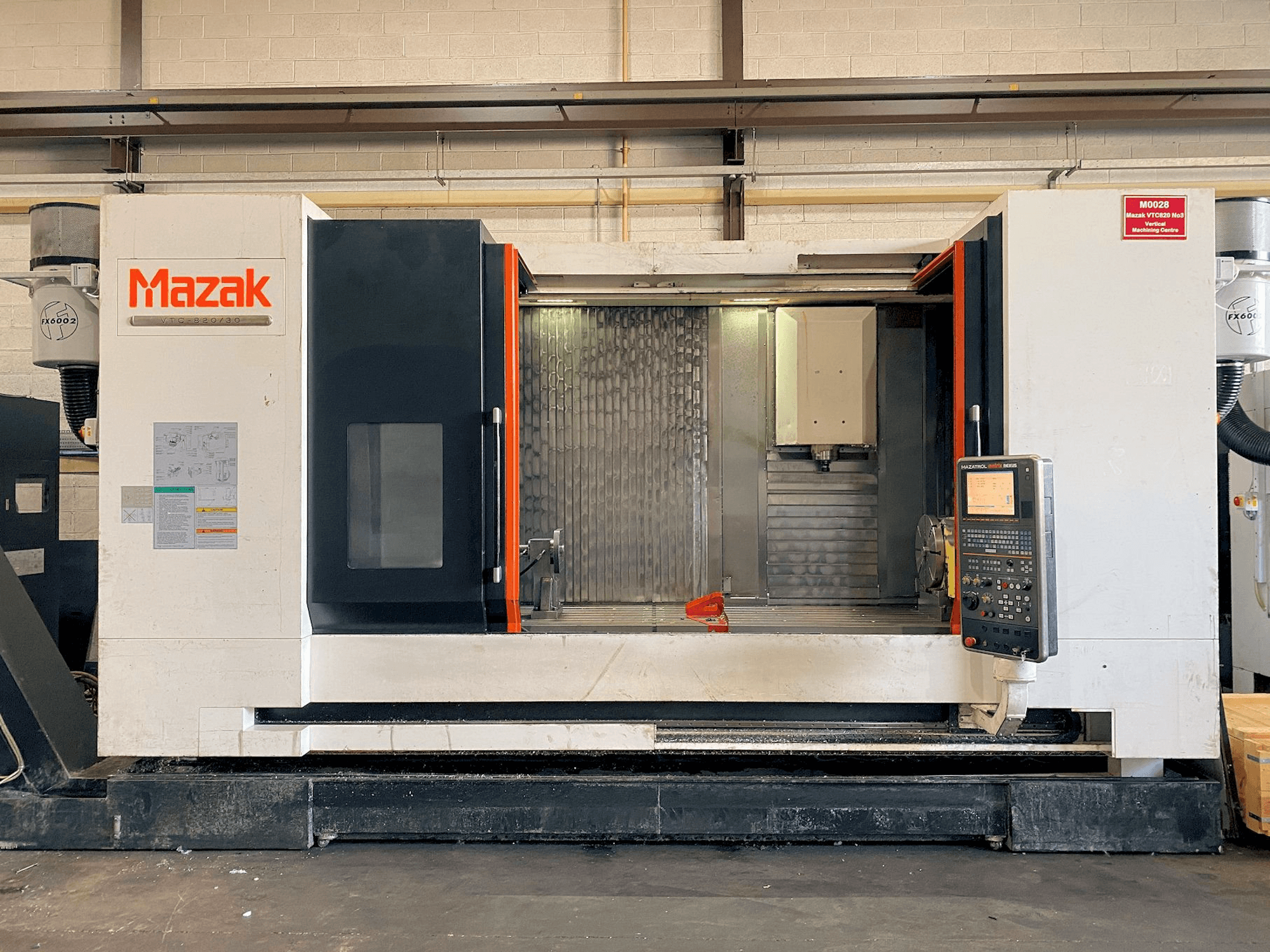 A Mazak VTC-820/30 gép elölnézete
