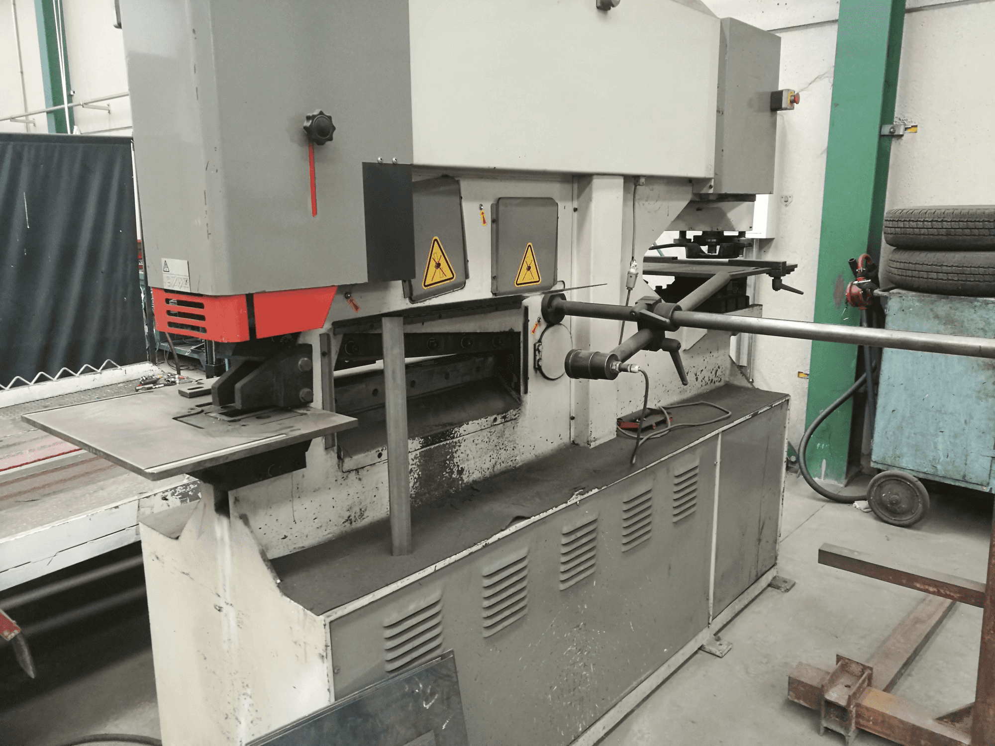 A Durma IW 110 BTD gép jobb nézete