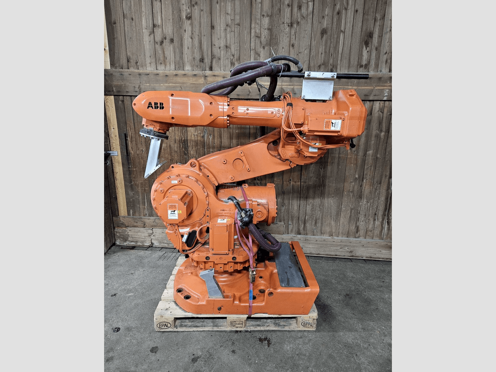 A ABB IRB 6600-175/2.55 gép elölnézete