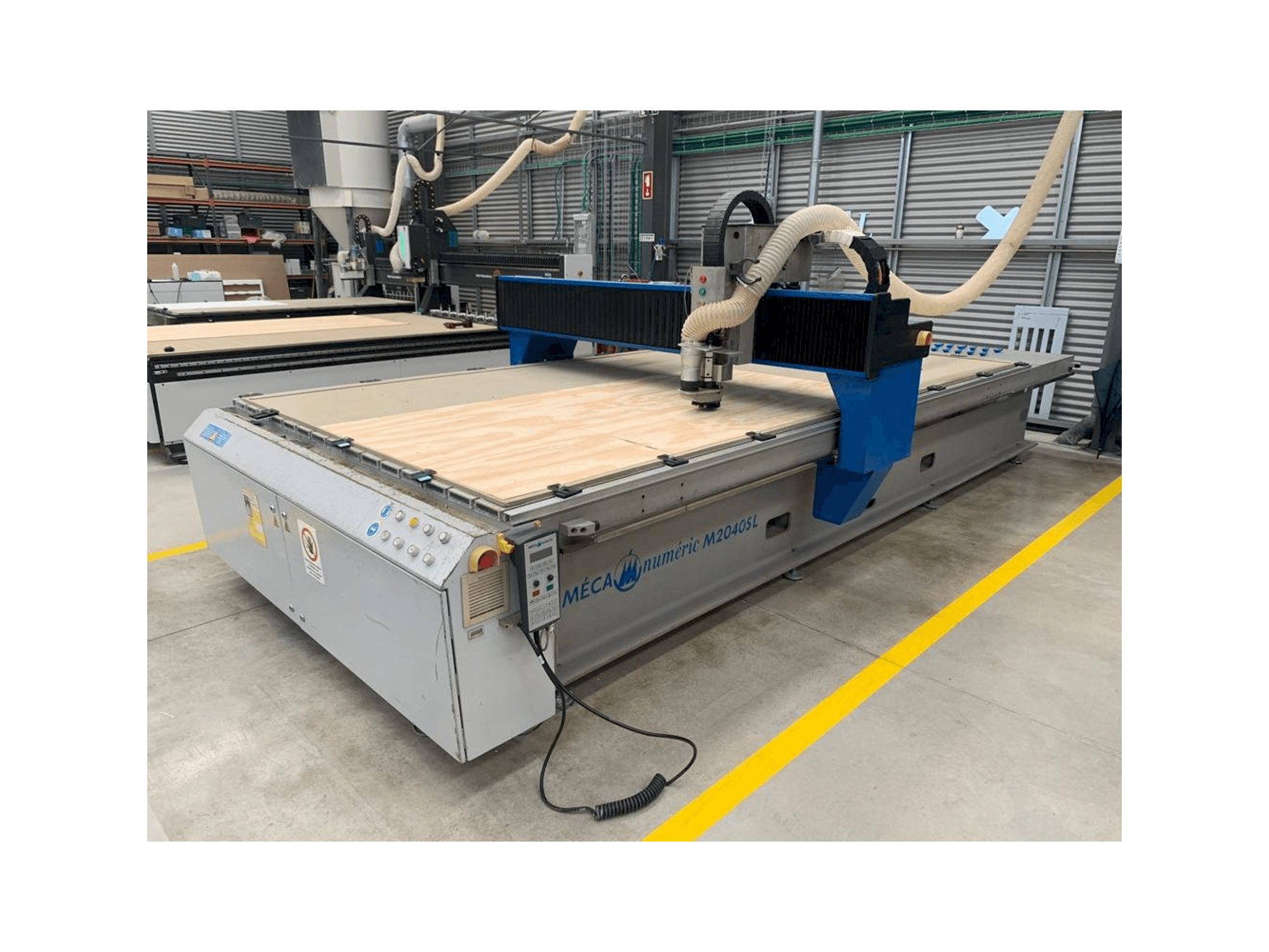 A MECANUMERIC M2040 gép elölnézete