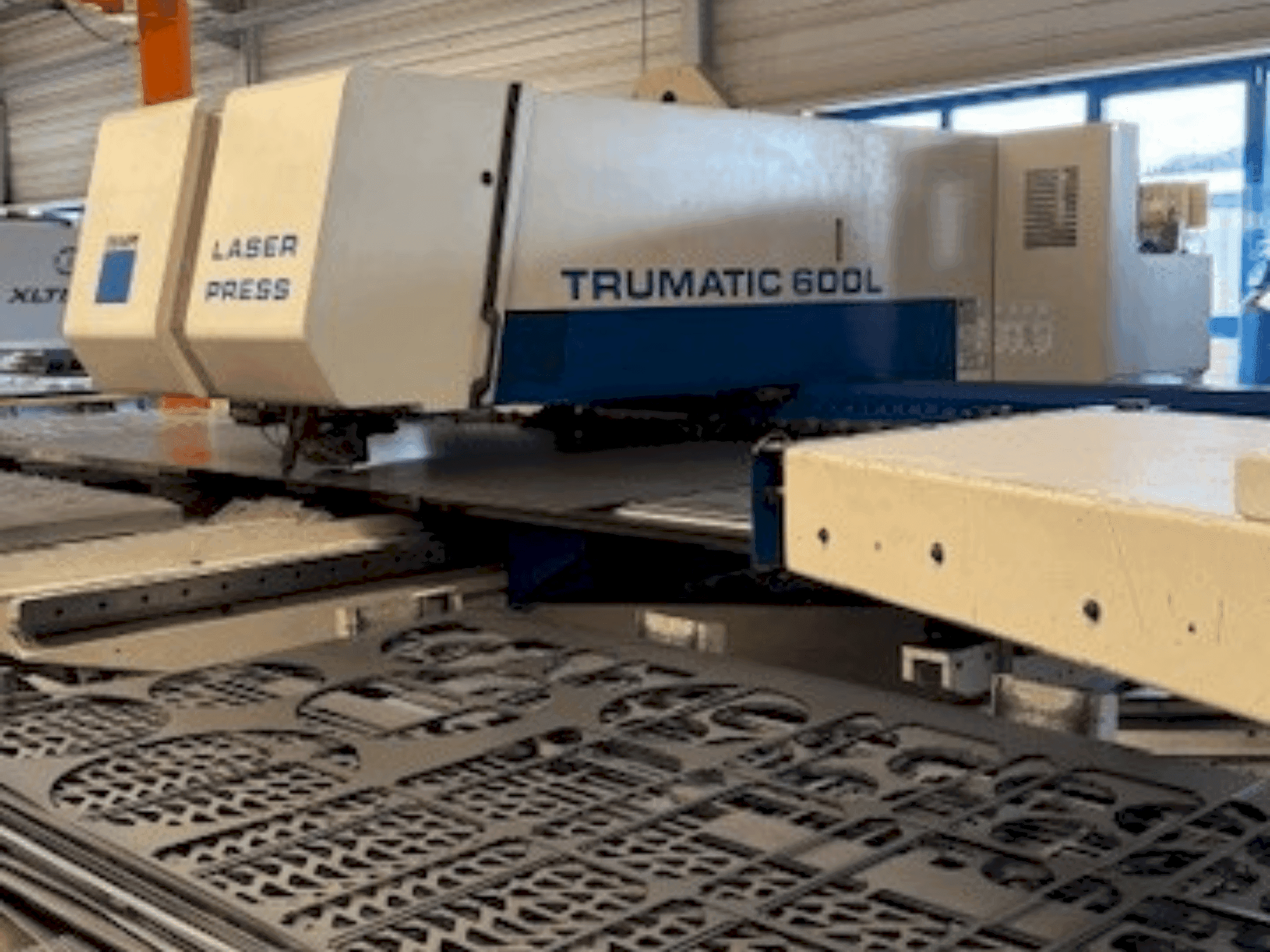 A TRUMPF Trumatic 600L gép elölnézete