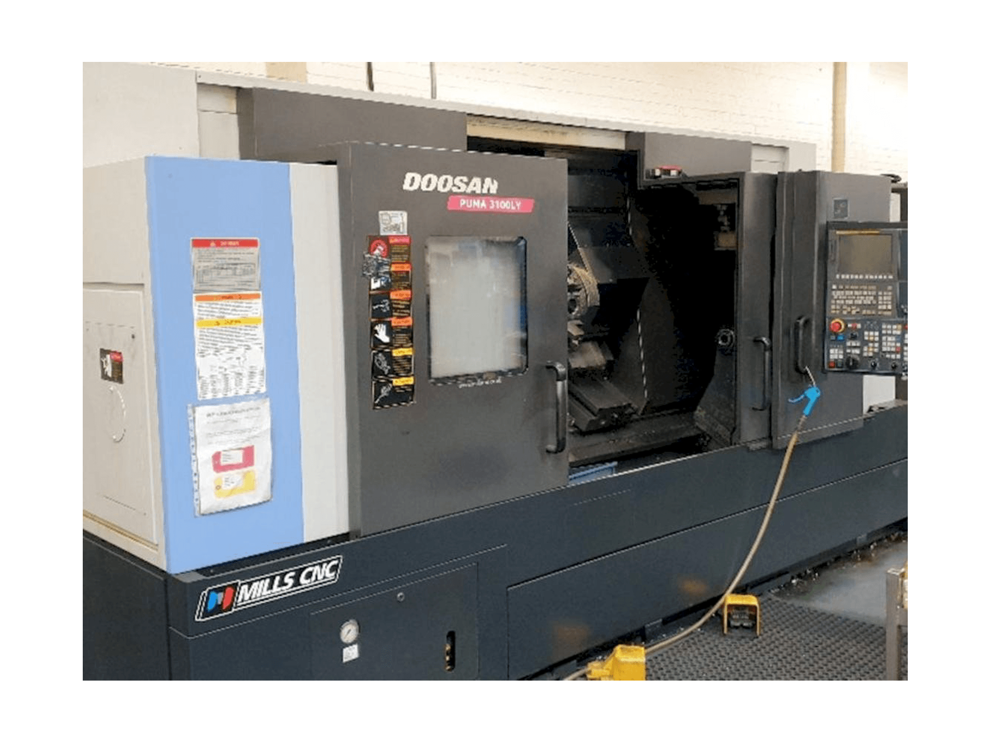 A Doosan Puma 3100LY gép elölnézete