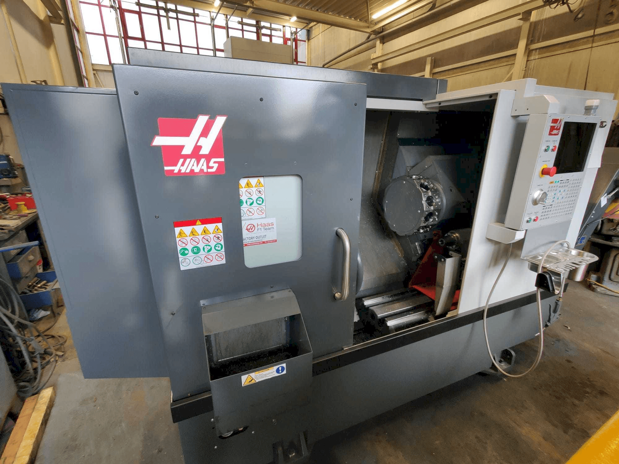 A HAAS ST-20Y gép bal oldali nézete