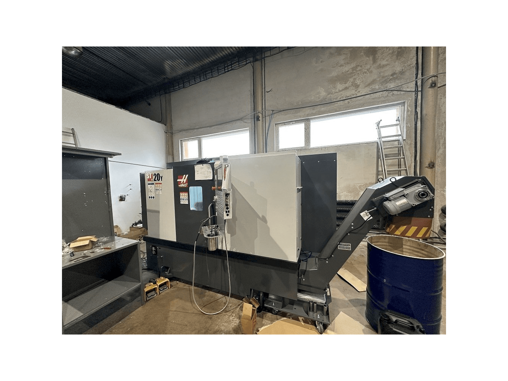 A HAAS ST-20Y gép elölnézete