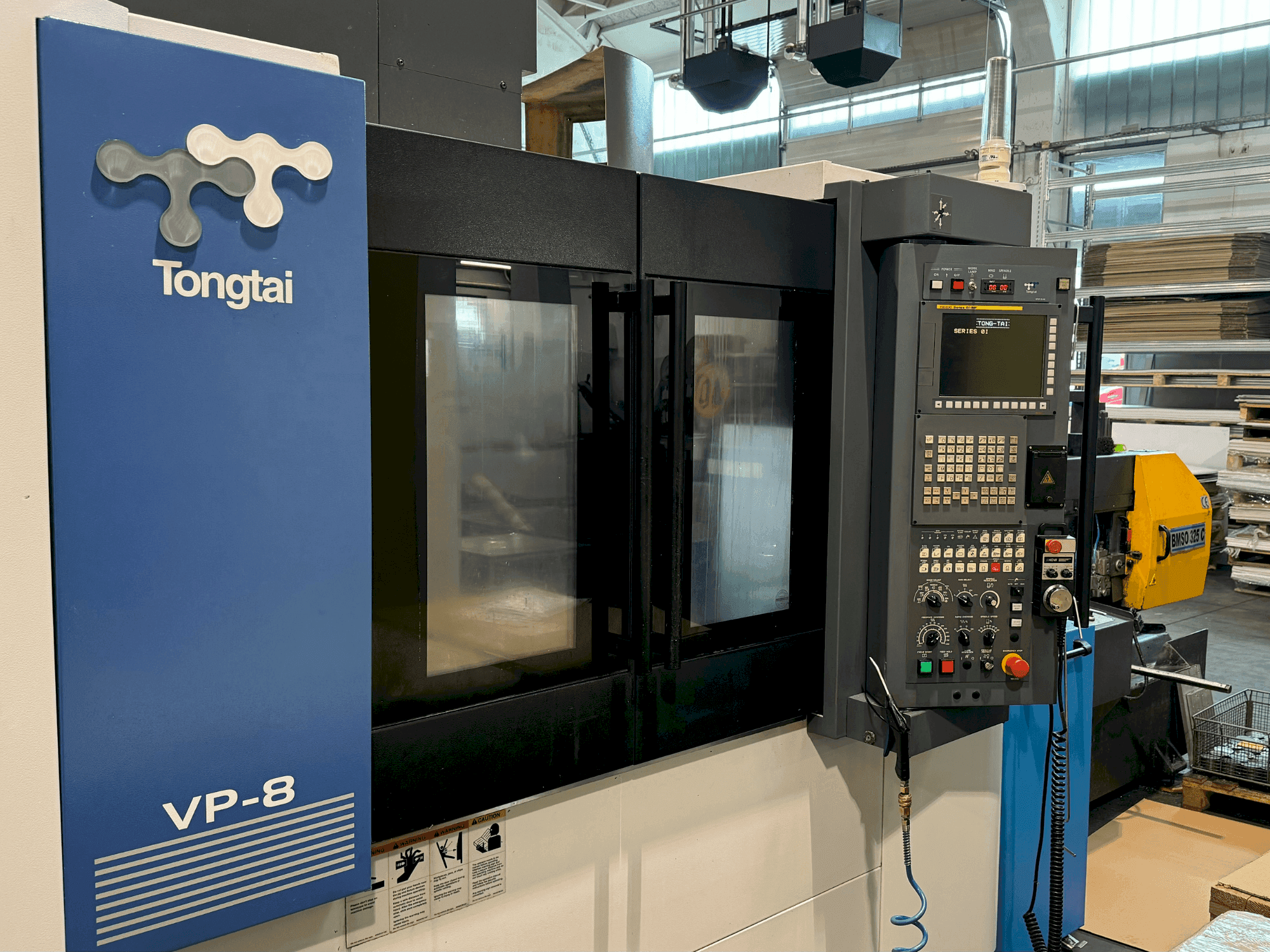 A Tongtai VP-8 gép elölnézete