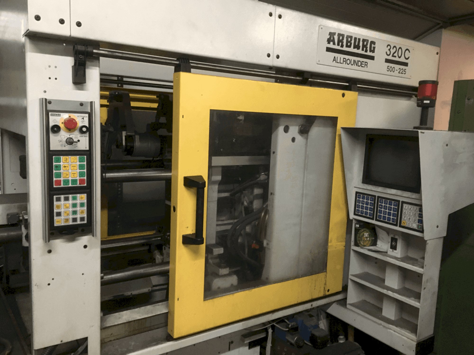 A Arburg Allrounder Centex 320 CD-500-225 gép elölnézete