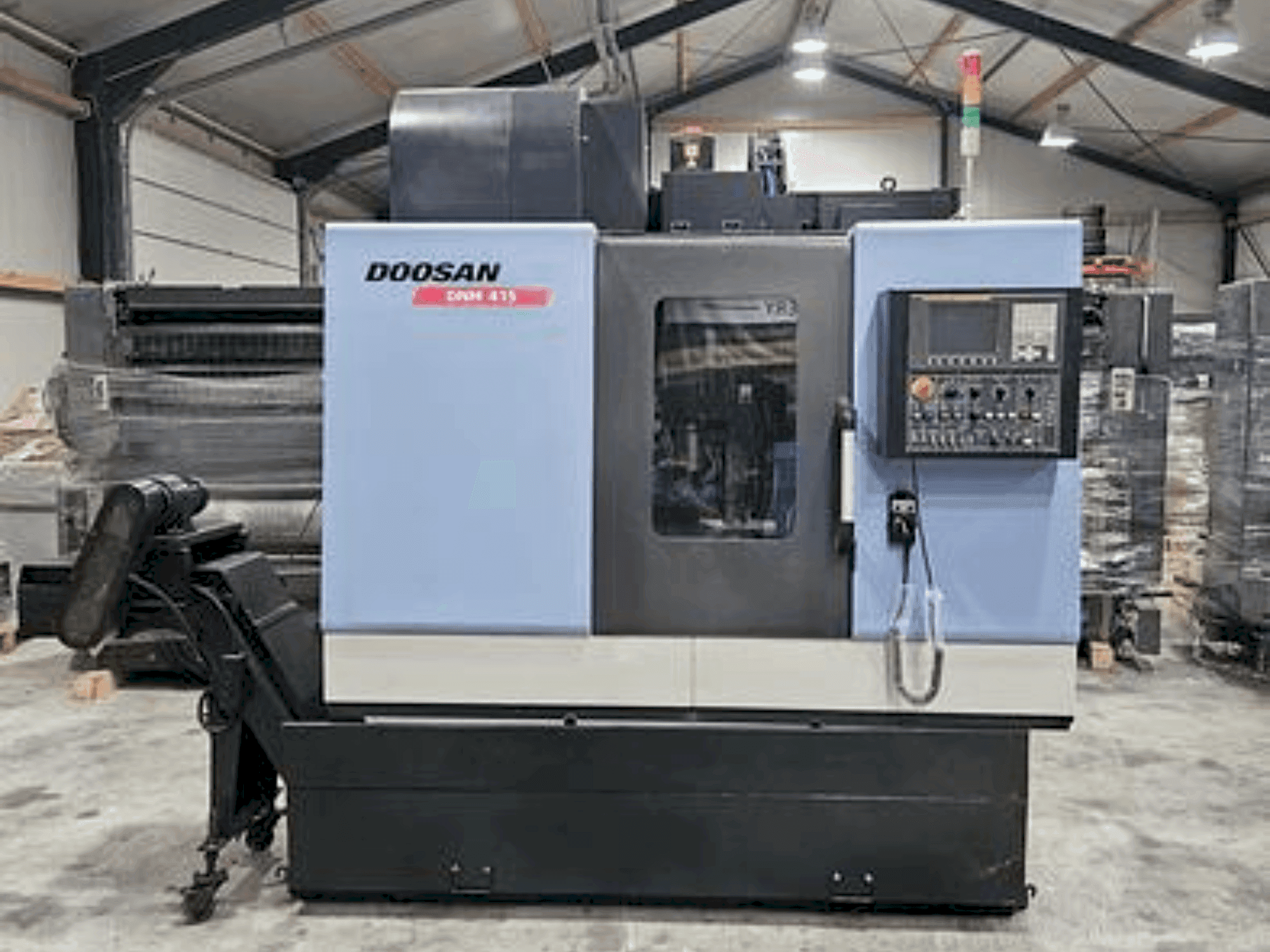 A DOOSAN DNM 415 (2015) gép elölnézete