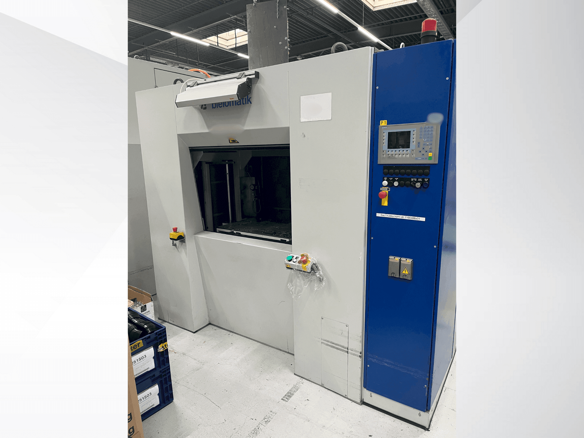 A bielomatik K3212 gép elölnézete