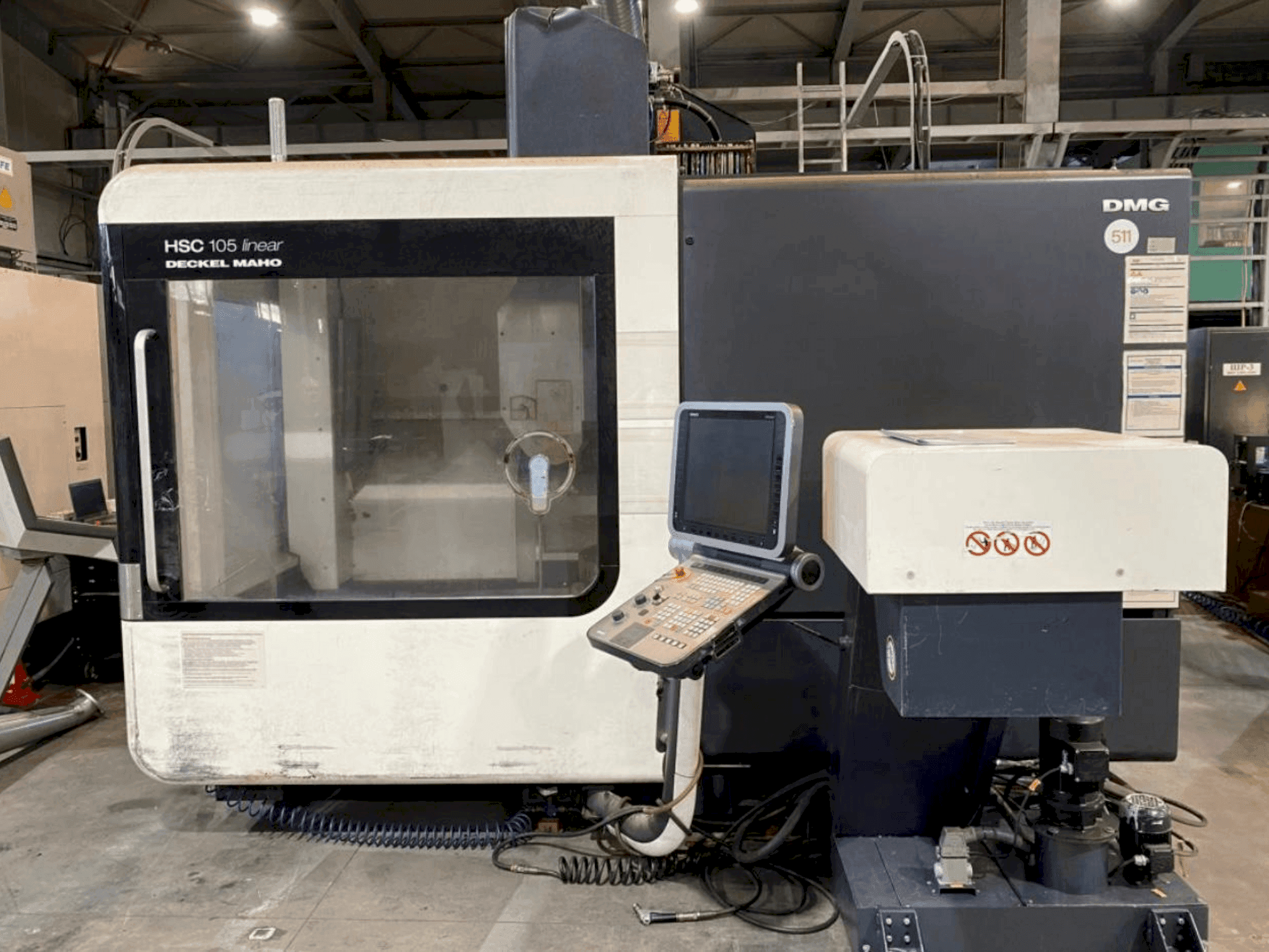 A DECKEL MAHO HSC 105 Linear gép elölnézete