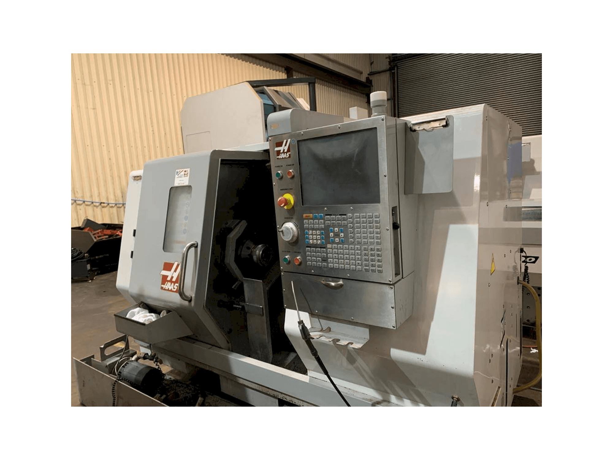 A HAAS SL-20 gép elölnézete