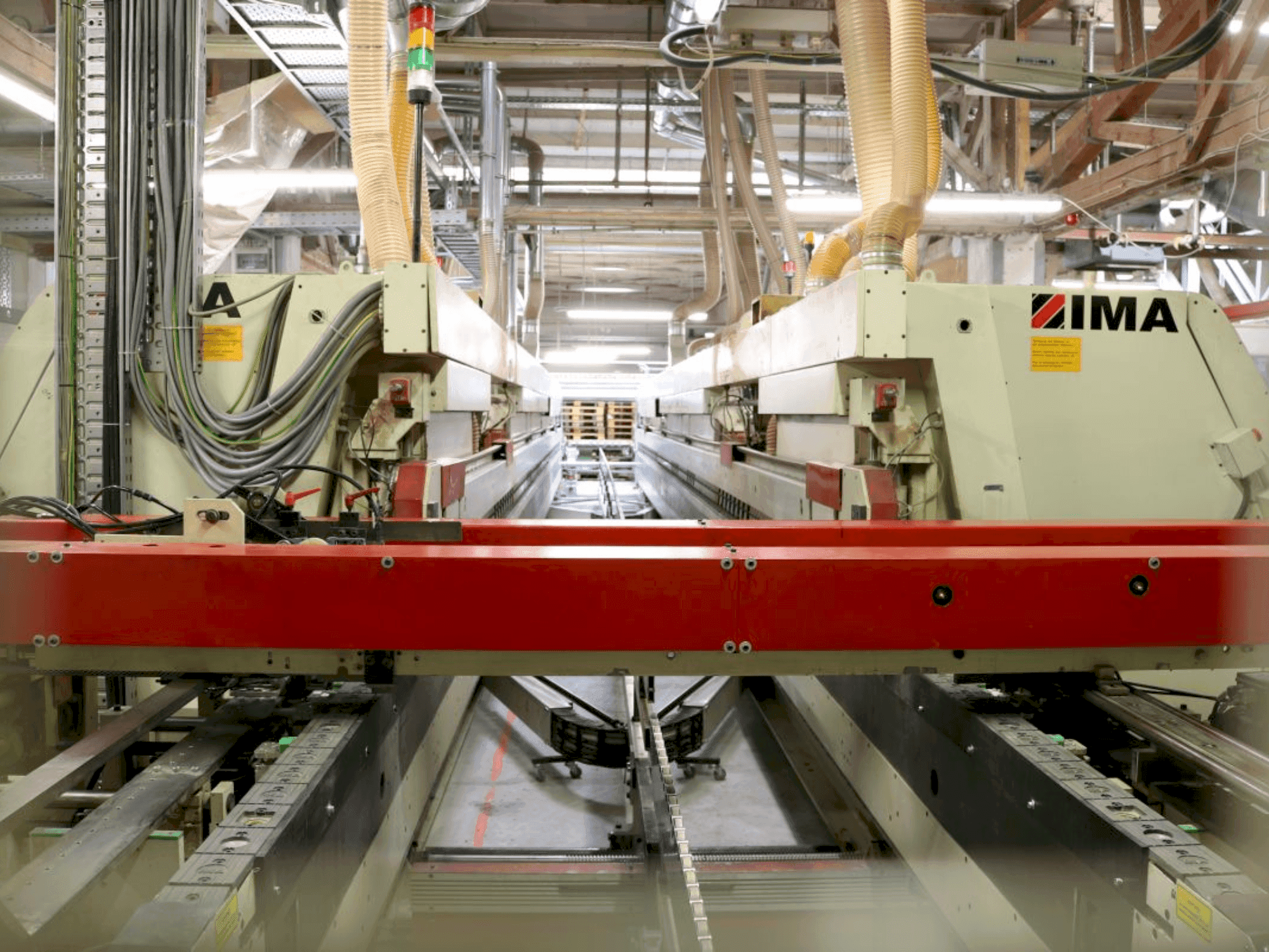 A IMA Angular transfer gép elölnézete