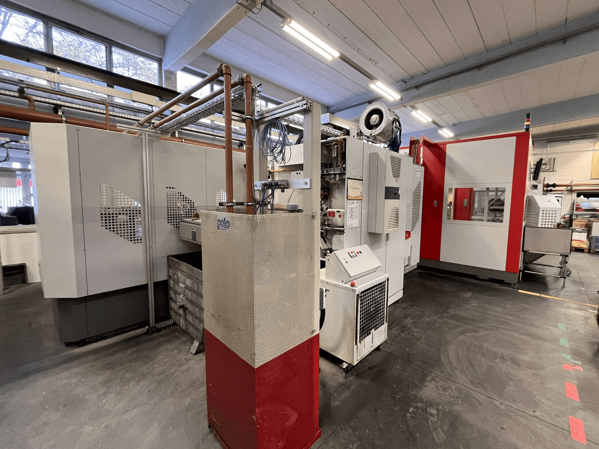 A HERMLE RS1 Robot System gép elölnézete