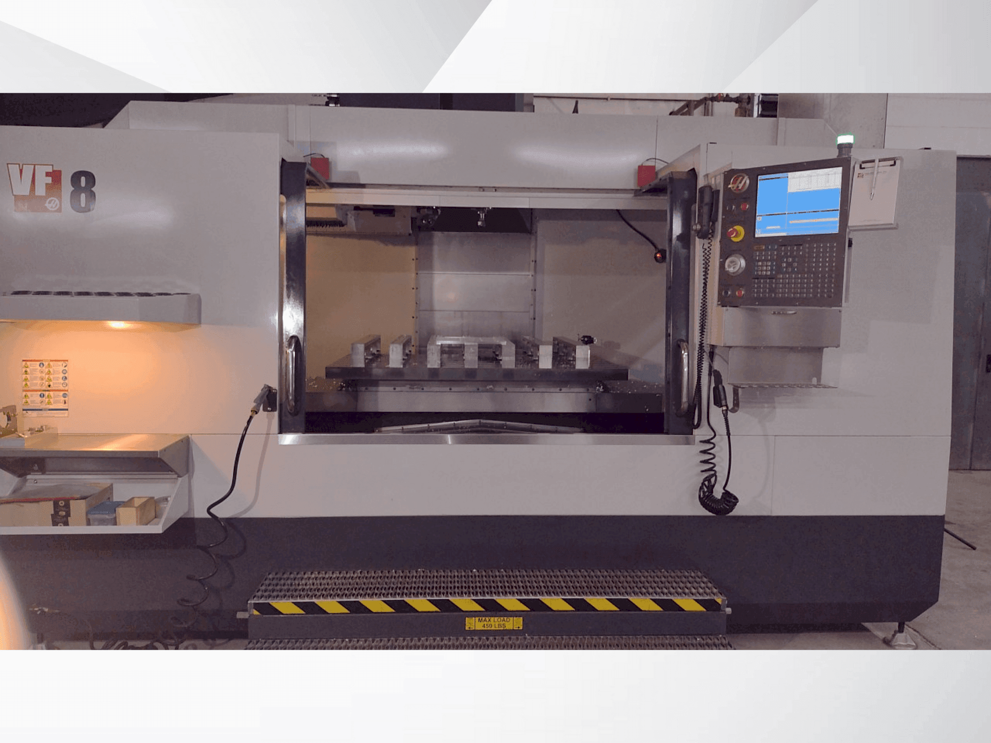 A HAAS VF-8/40 gép elölnézete