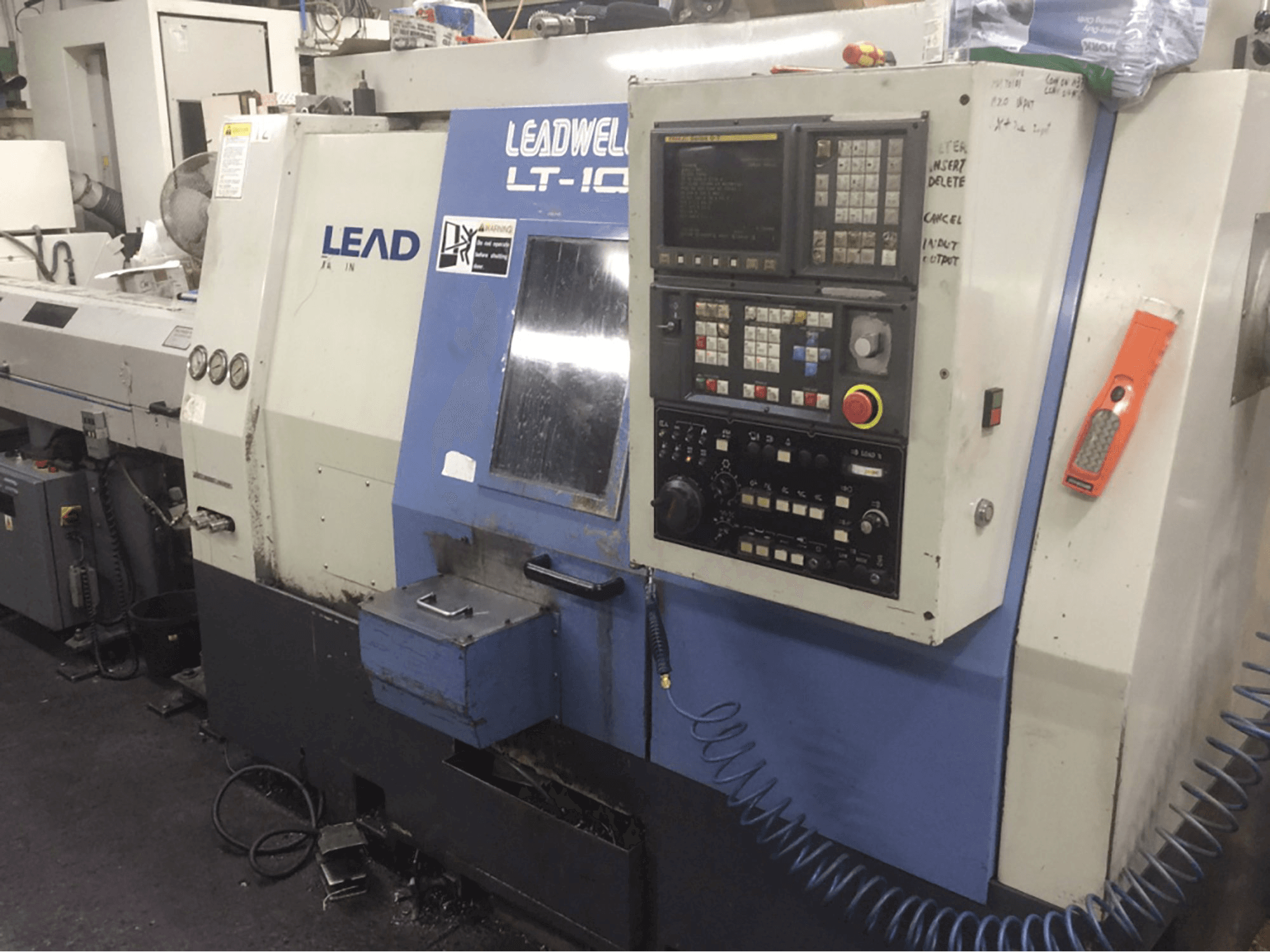A Leadwell LT10 gép elölnézete