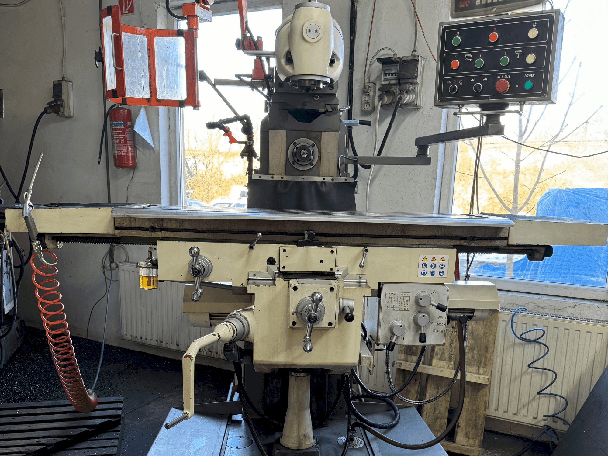 A ELMAG UFM 125GT gép elölnézete