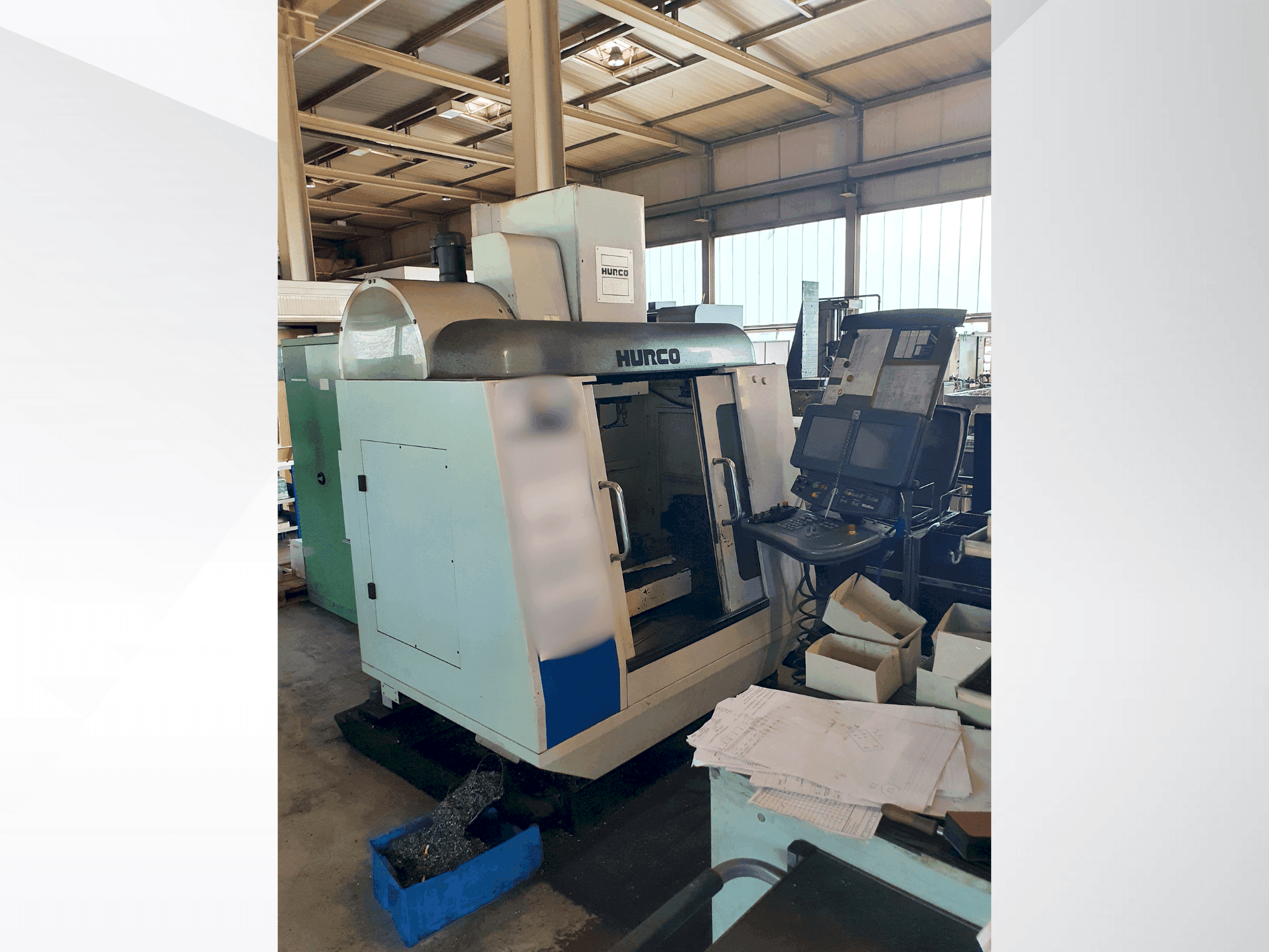 A Hurco VMX42T gép elölnézete