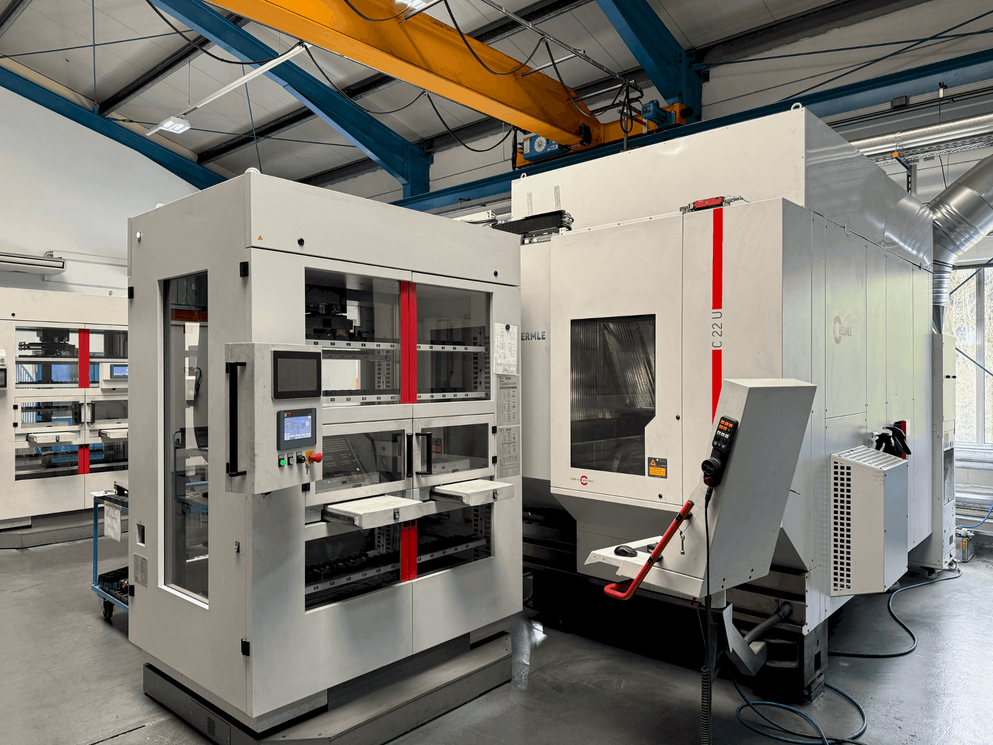 A HERMLE C22 with handling system IH30 (2017) gép elölnézete
