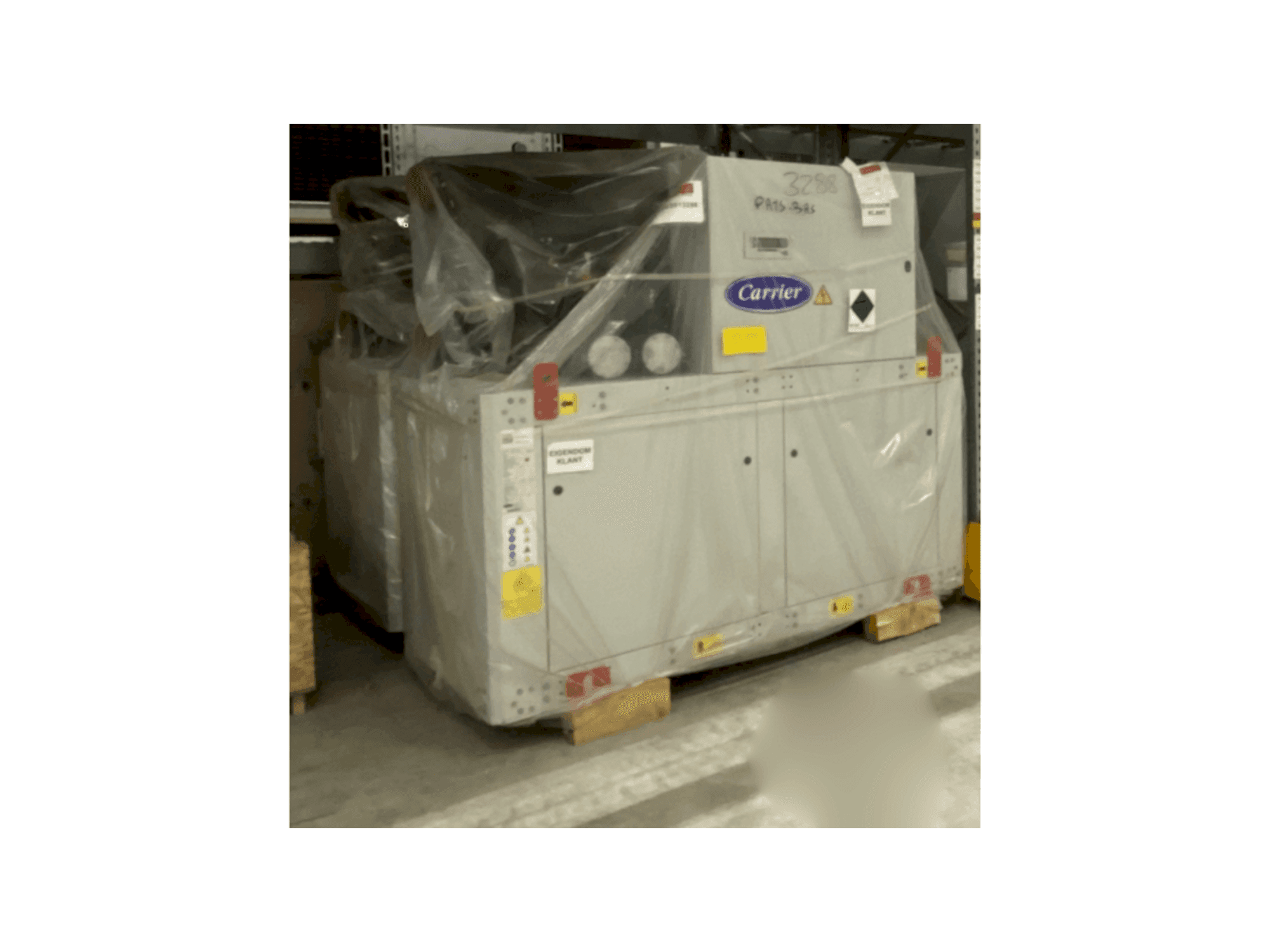 A CARRION 3x Carrier heat pump 30WI1000 & 2x Refrion Dry Coolers V-model ES4C 2390.6/4 E2 gép elölnézete