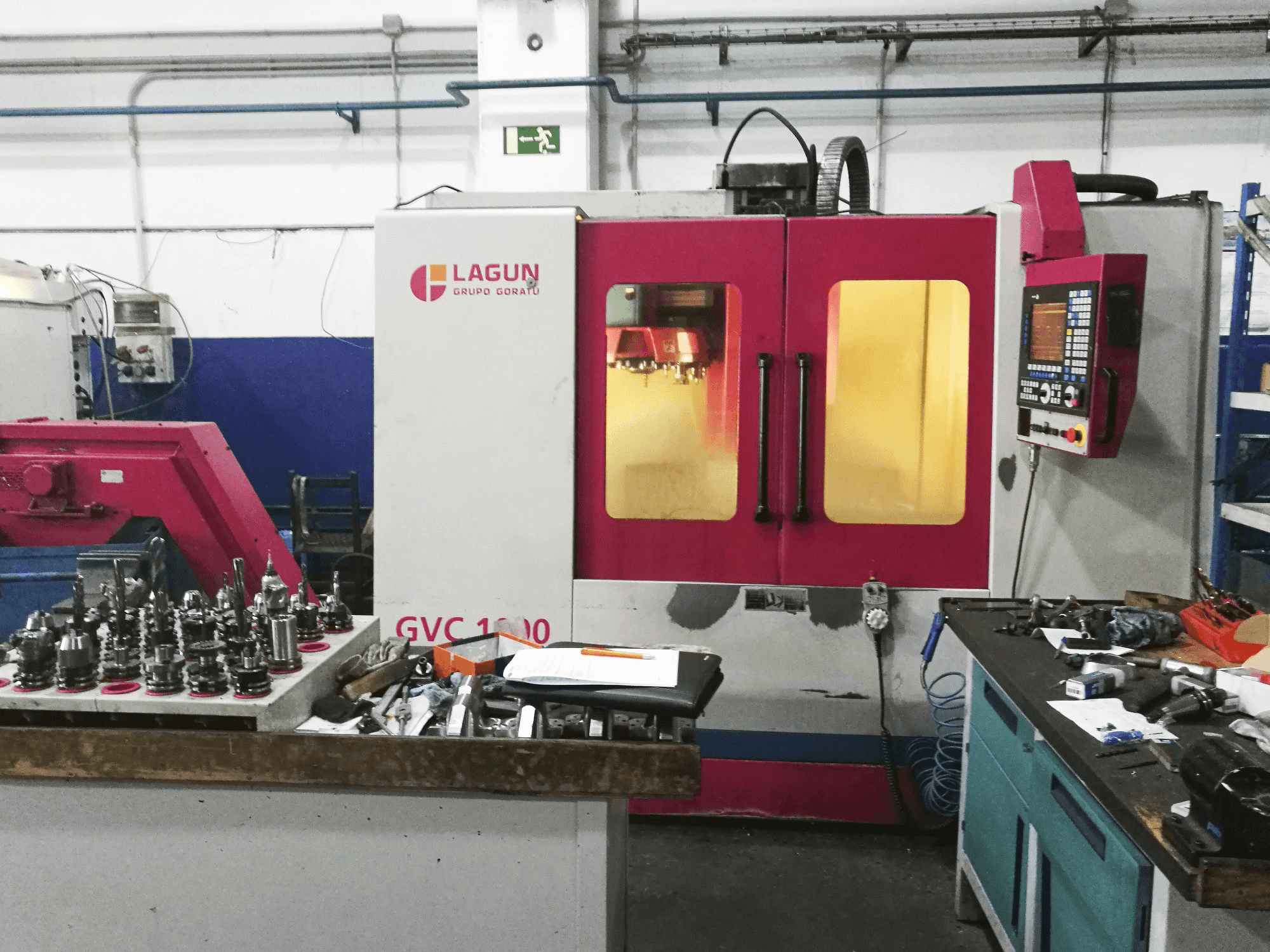 A Lagun GVC 1000 gép elölnézete