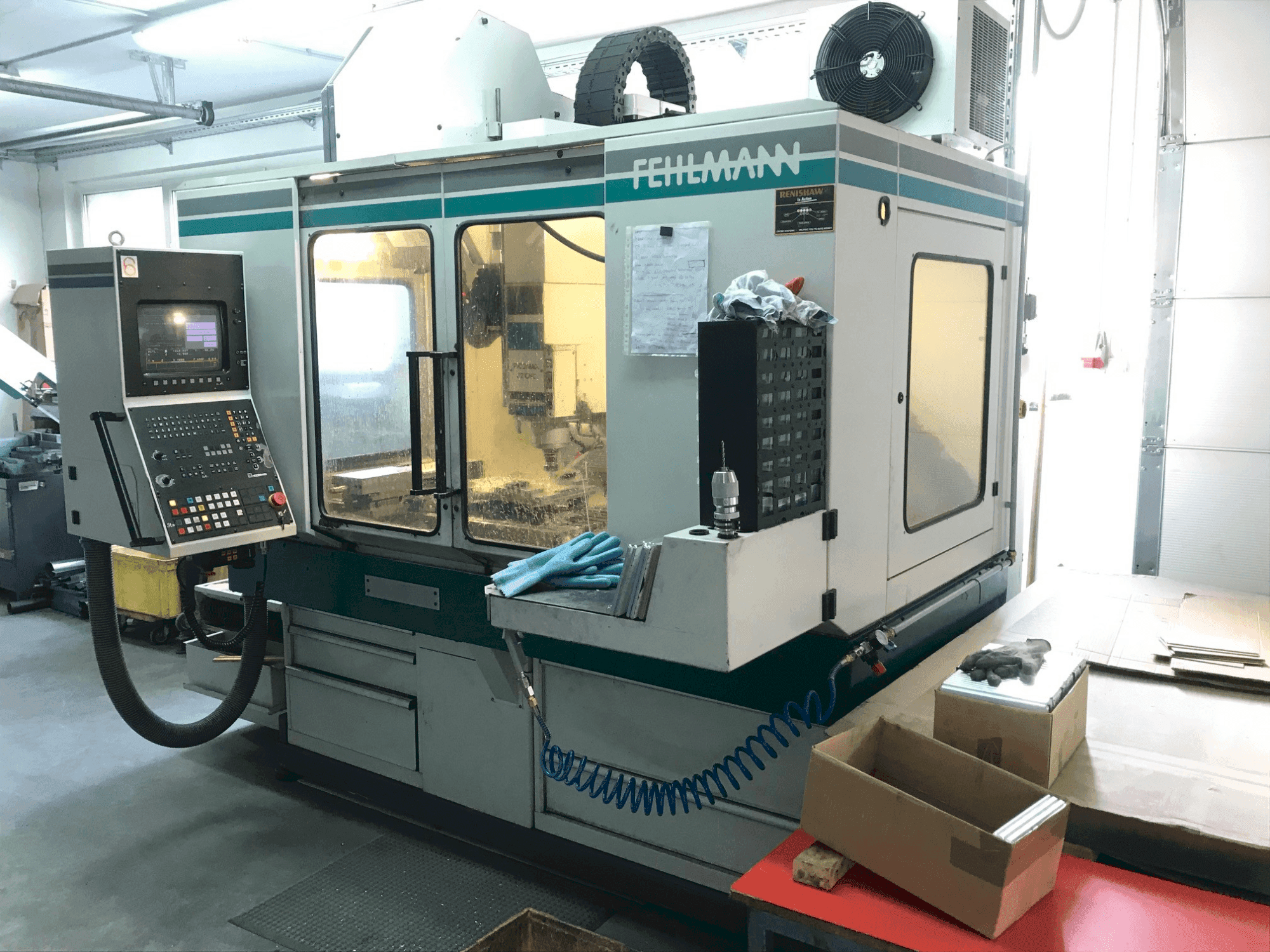 A FEHLMANN Picomax 82 CNC gép elölnézete