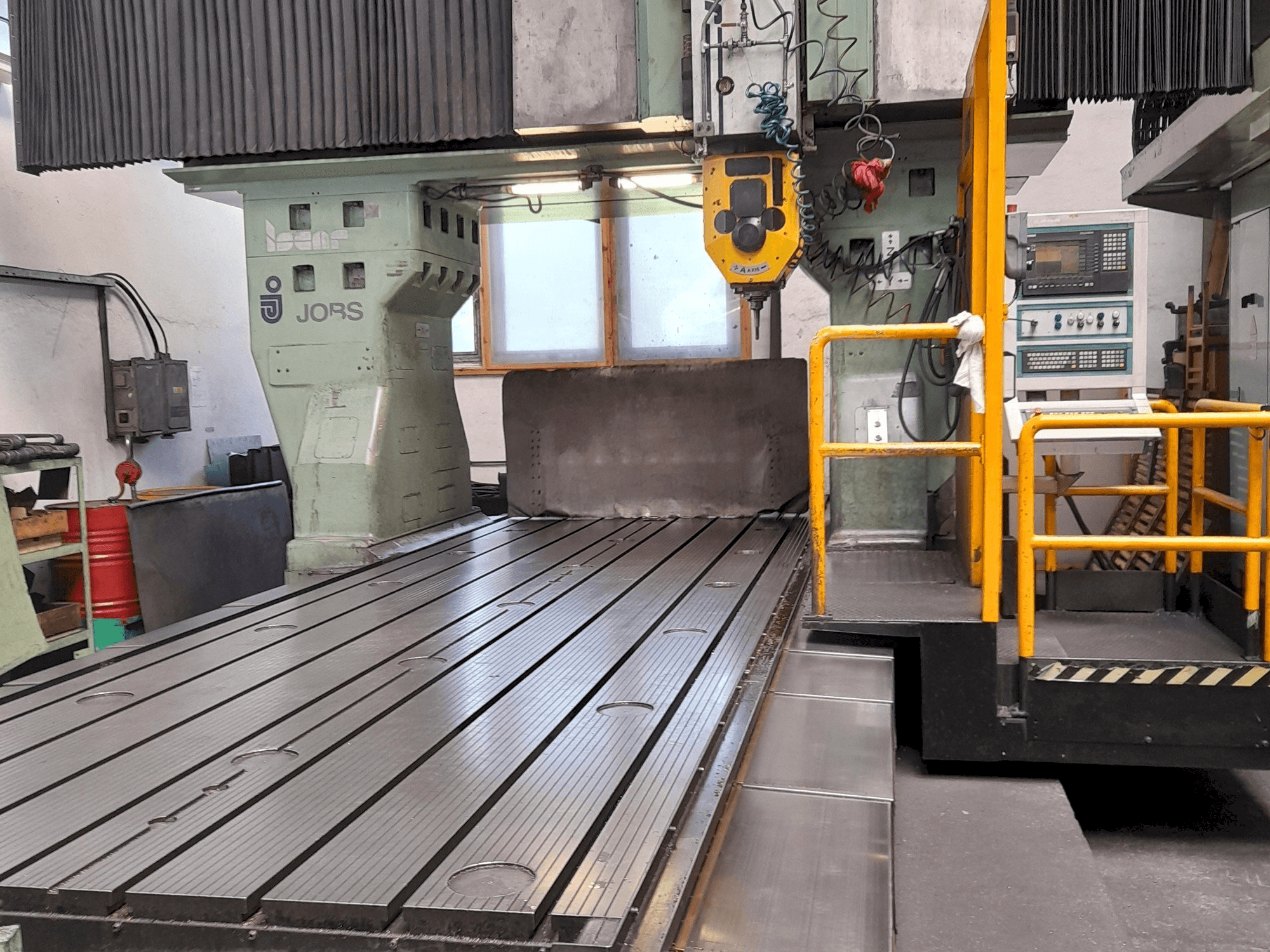 A JOBS JoMach 243 gép elölnézete