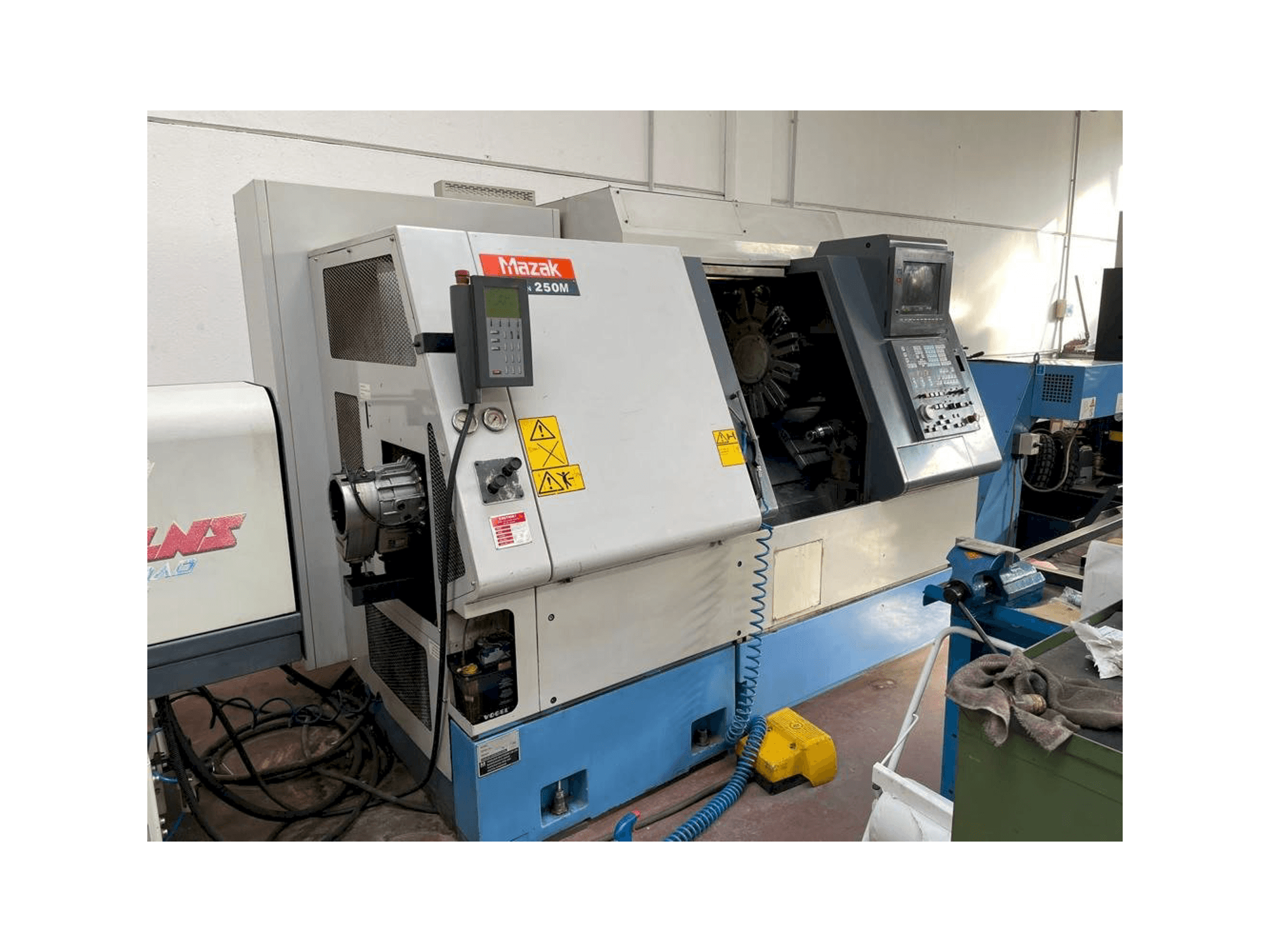 A Mazak SQT 250M gép elölnézete