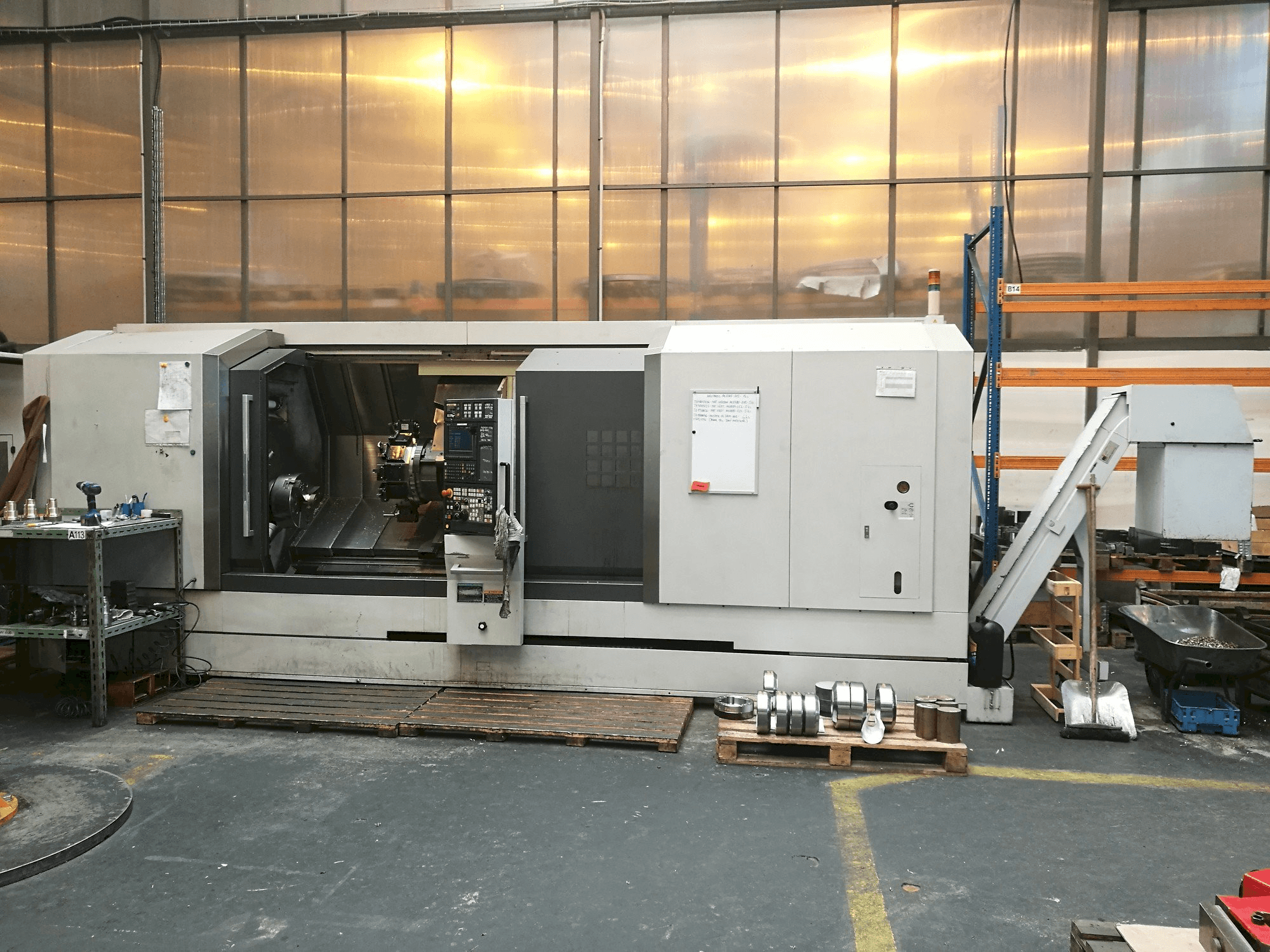 A MORI SEIKI NL 3000 SY/2000 gép elölnézete