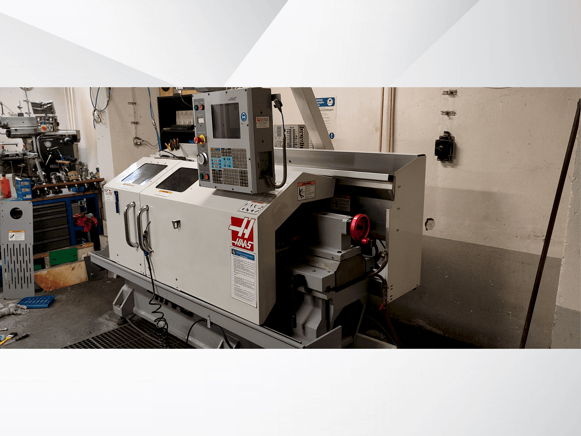 A HAAS TL-2HE gép elölnézete