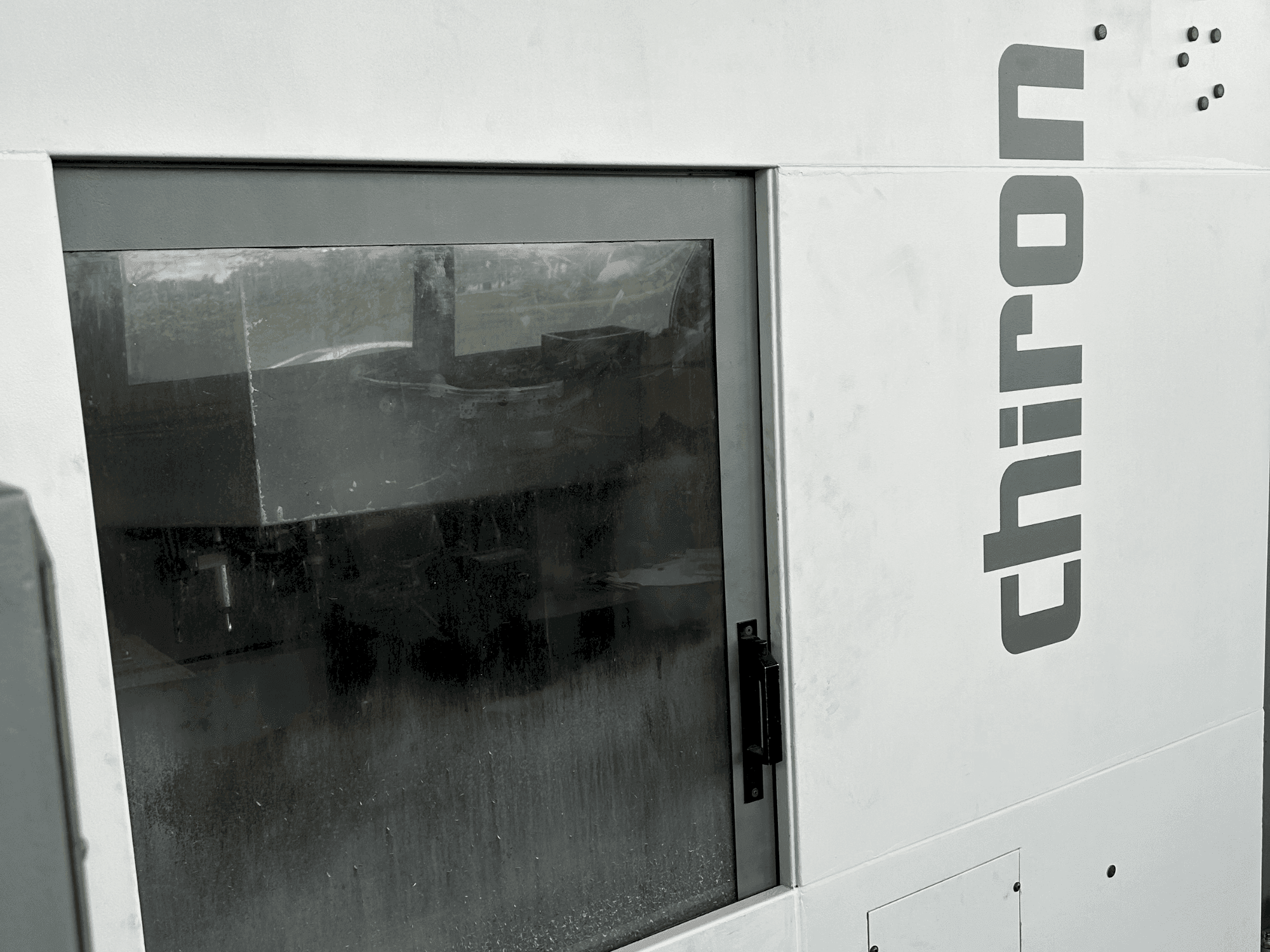 A CHIRON FZ18W gép elölnézete