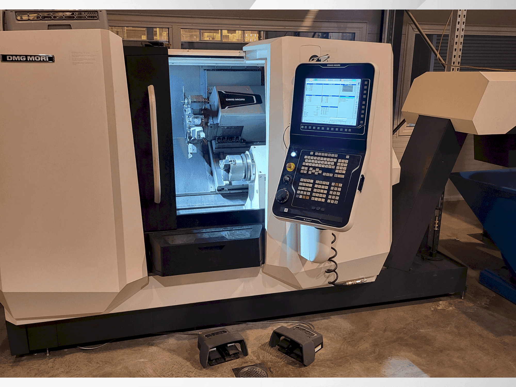 A DMG MORI CLX350 V6 gép elölnézete