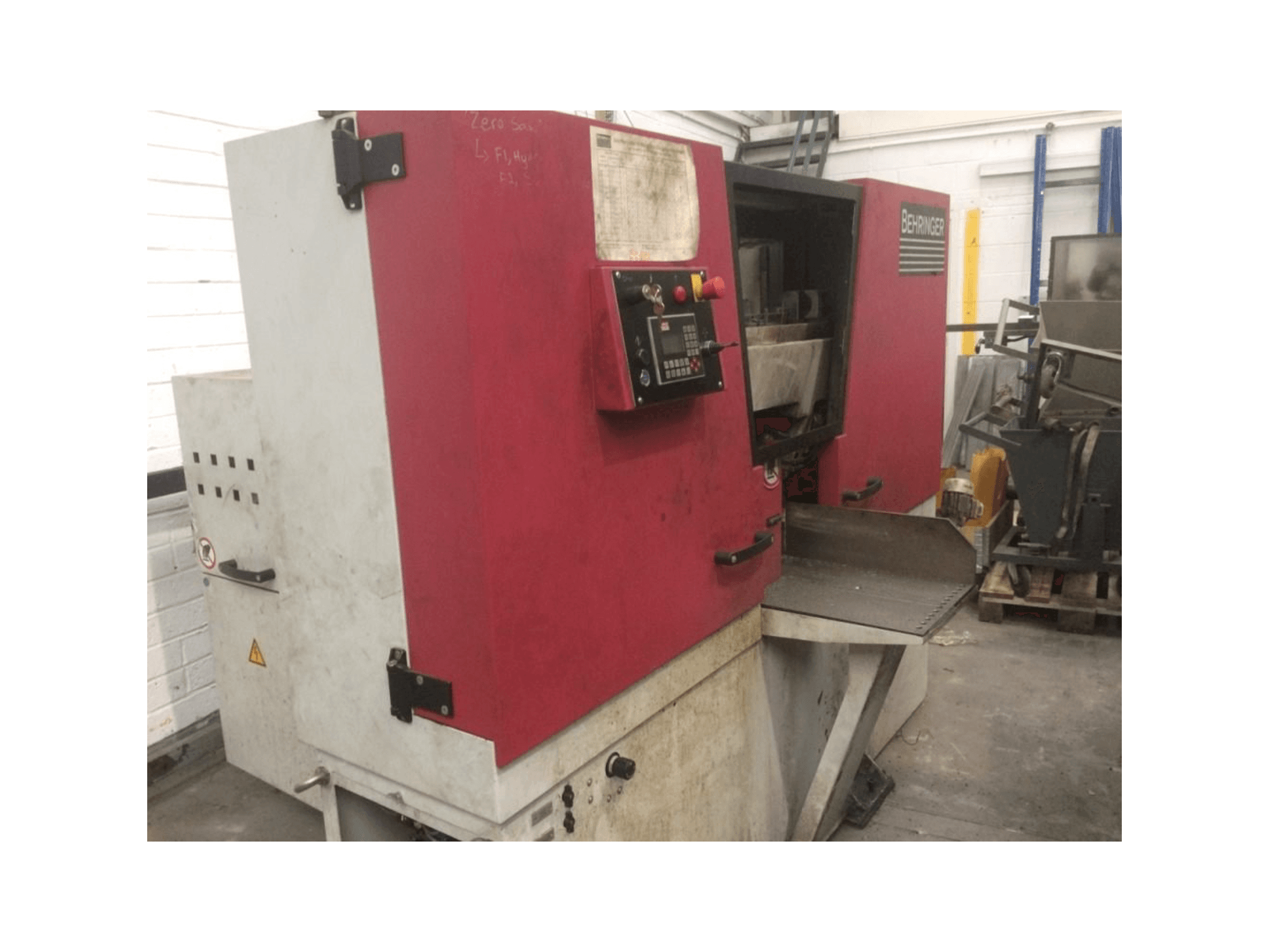 A Behringer HBE261 A gép elölnézete