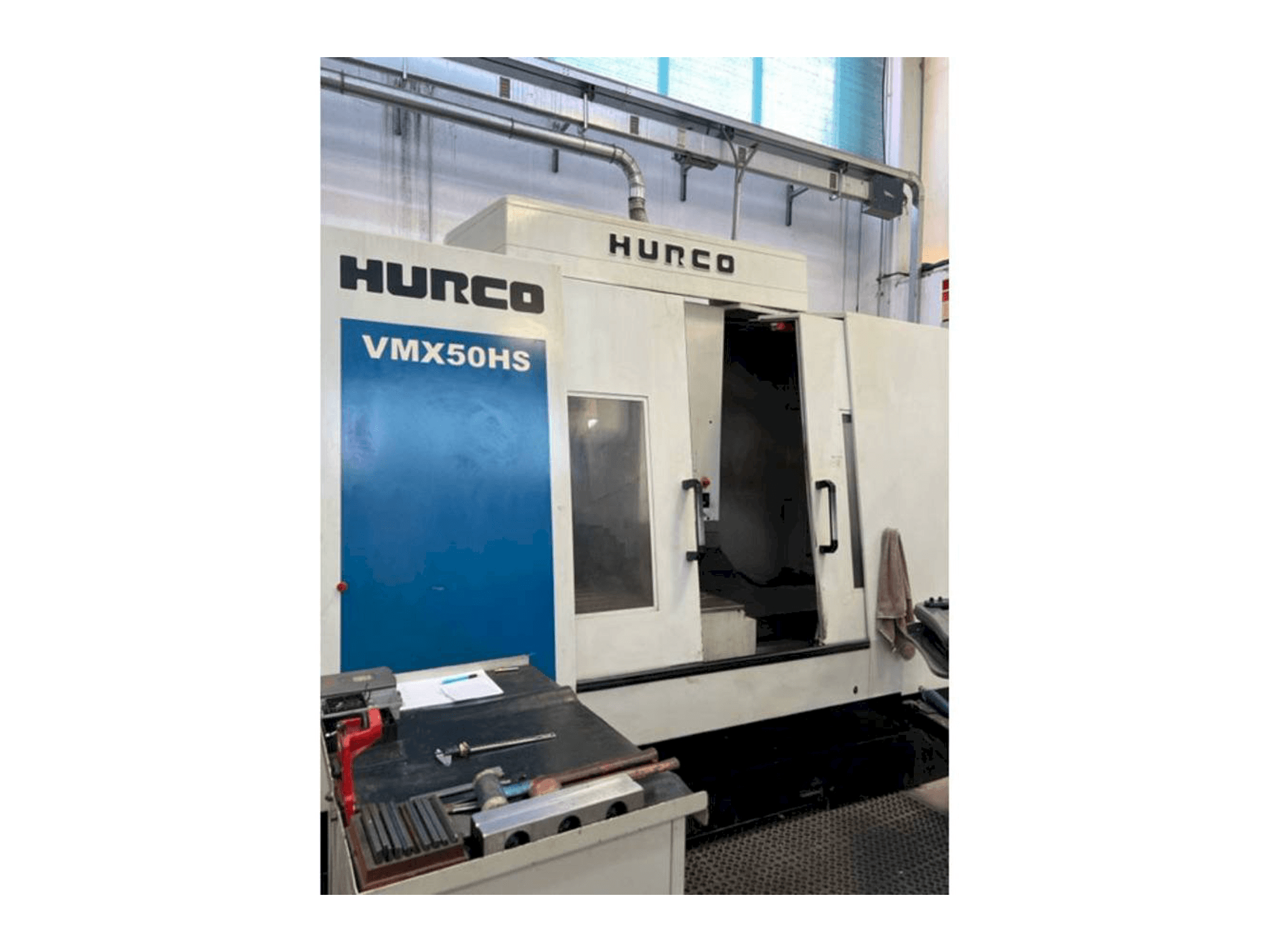 A Hurco VMX 50 HS gép elölnézete