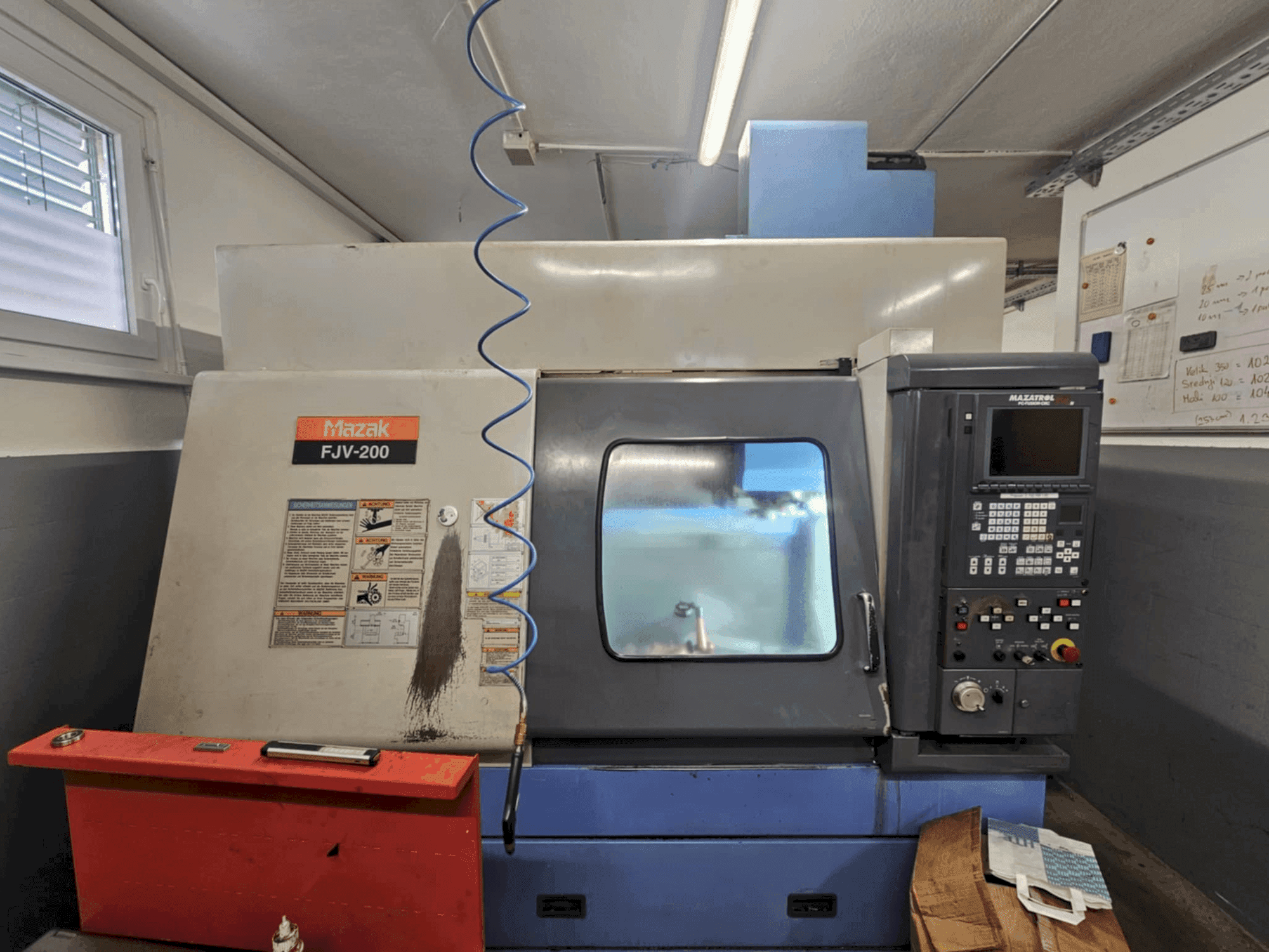 A Mazak fjv 200 gép elölnézete
