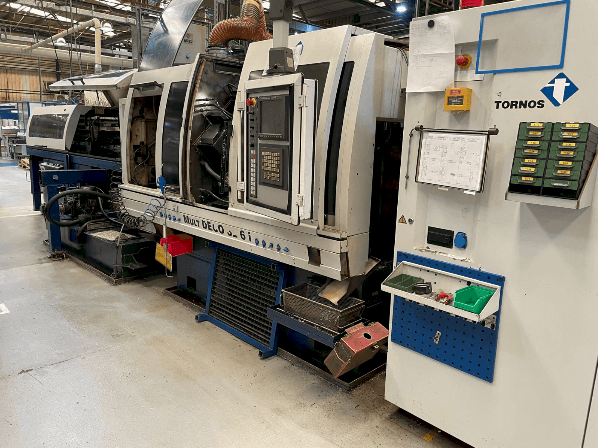 A TORNOS MultiDeco 32/6i gép elölnézete