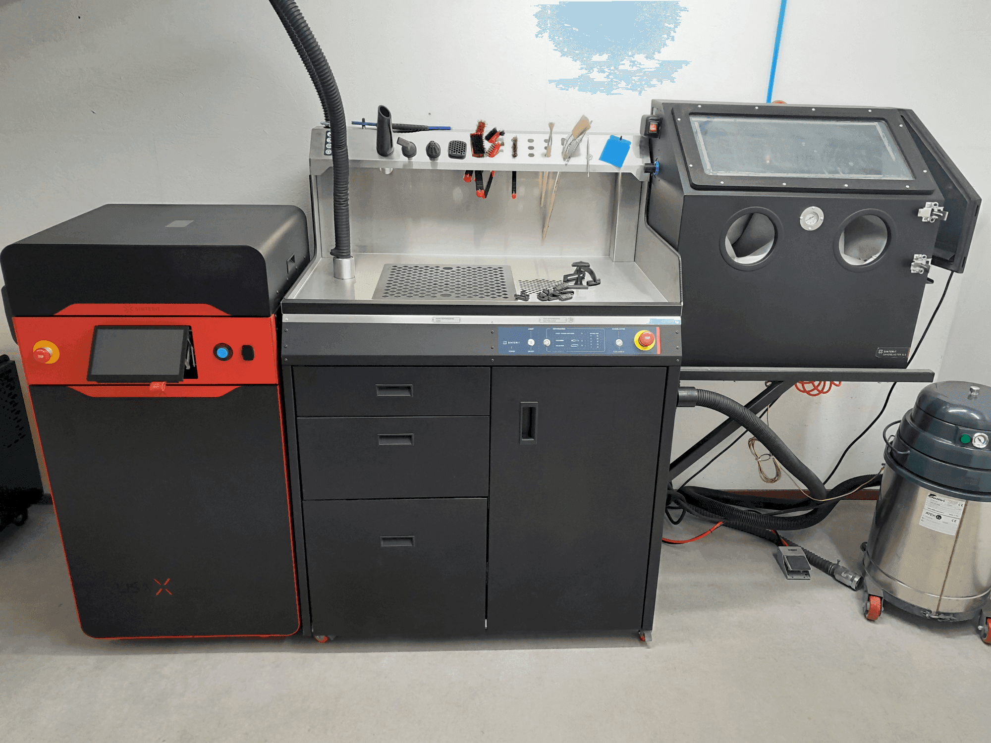 A SINTERIT lisa x gép elölnézete