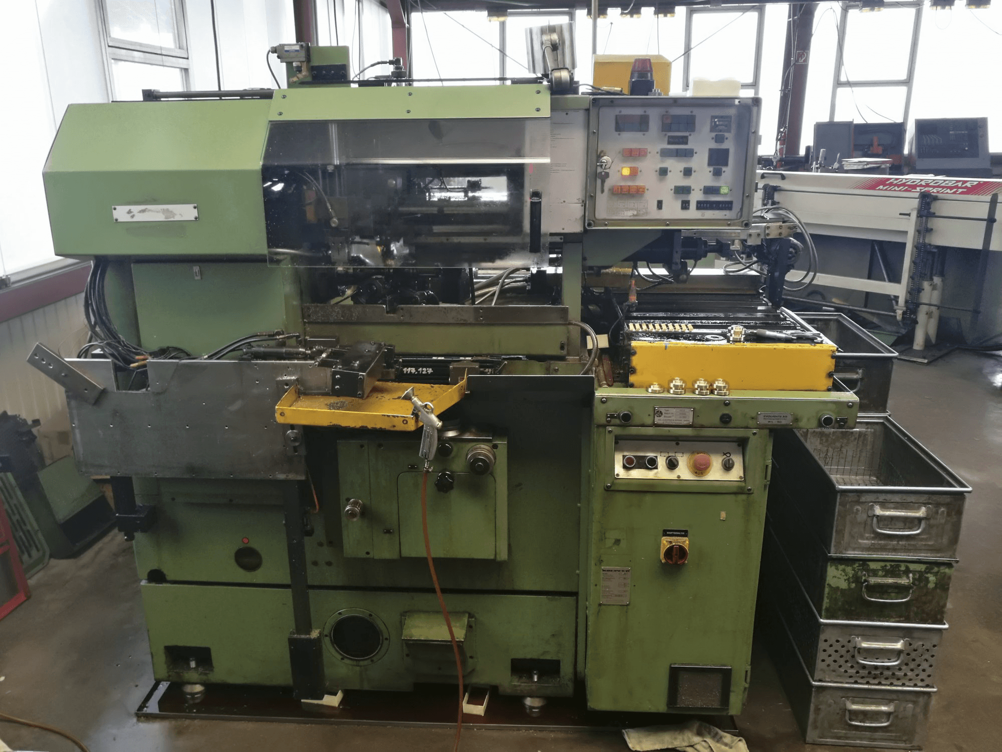 A KOEPFER 153 B gép elölnézete