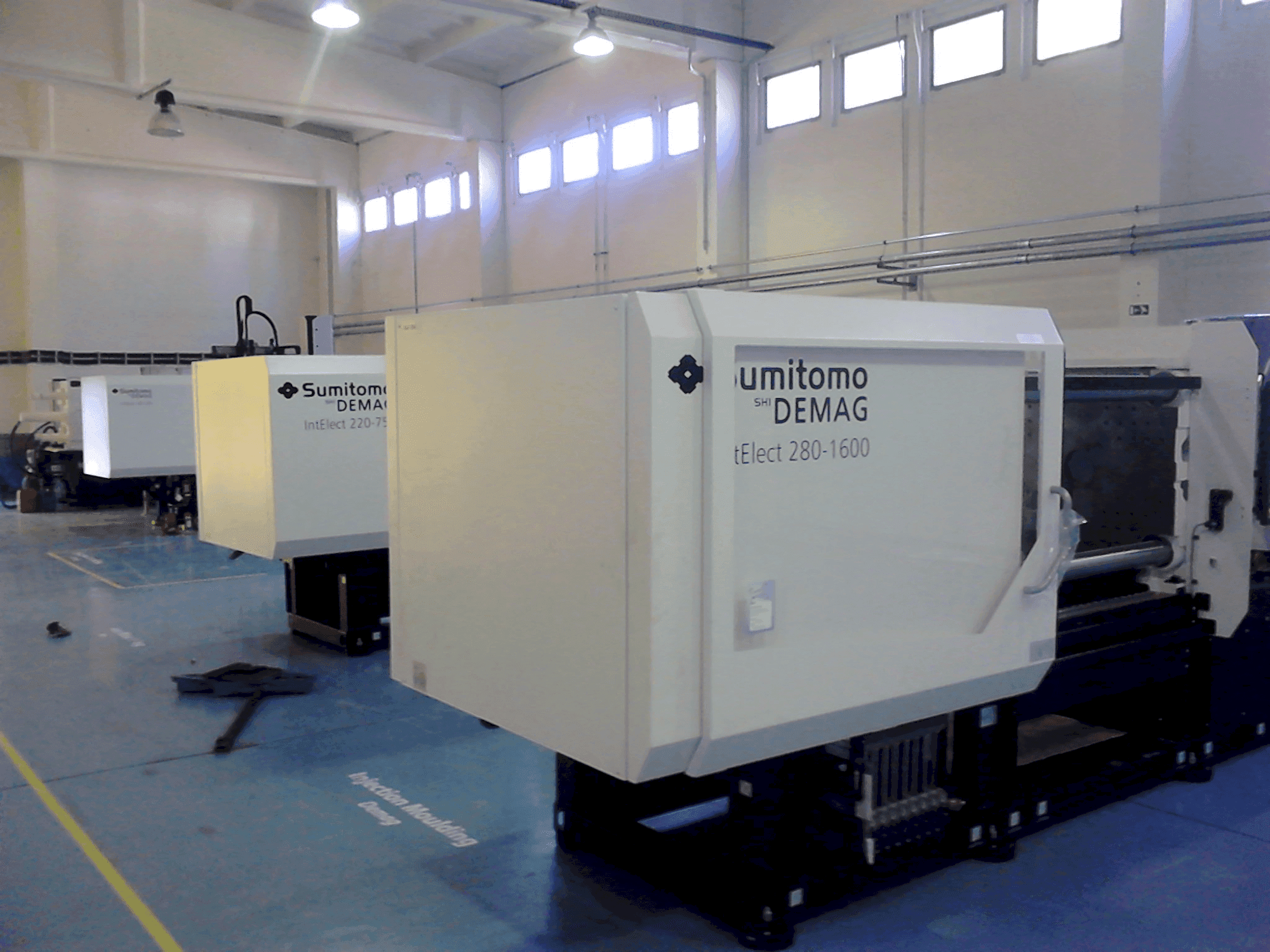A SUMITOMO SHI DEMAG Intelect 280/685-1600 gép elölnézete