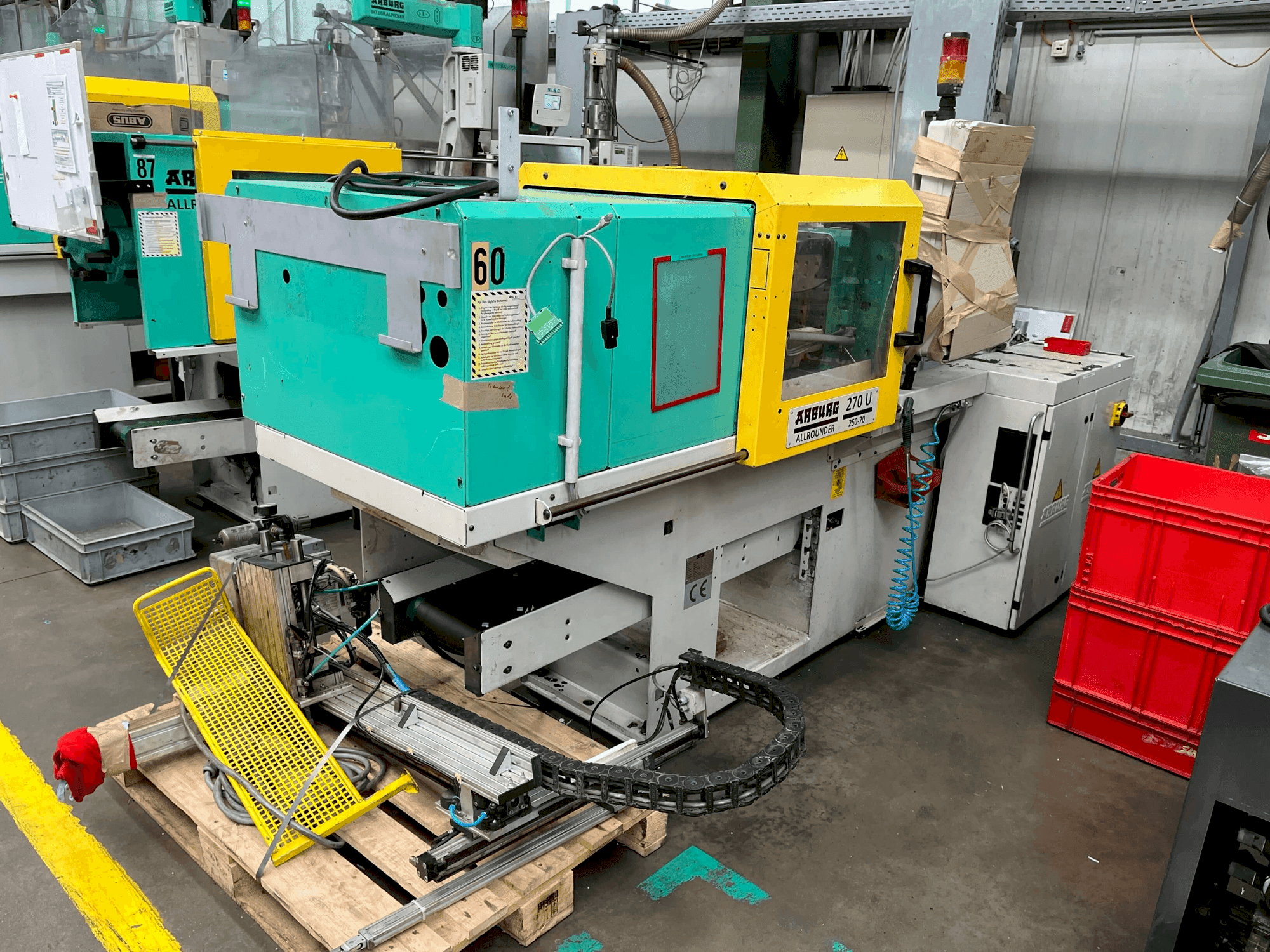 A Arburg Allrounder 270-25U gép elölnézete