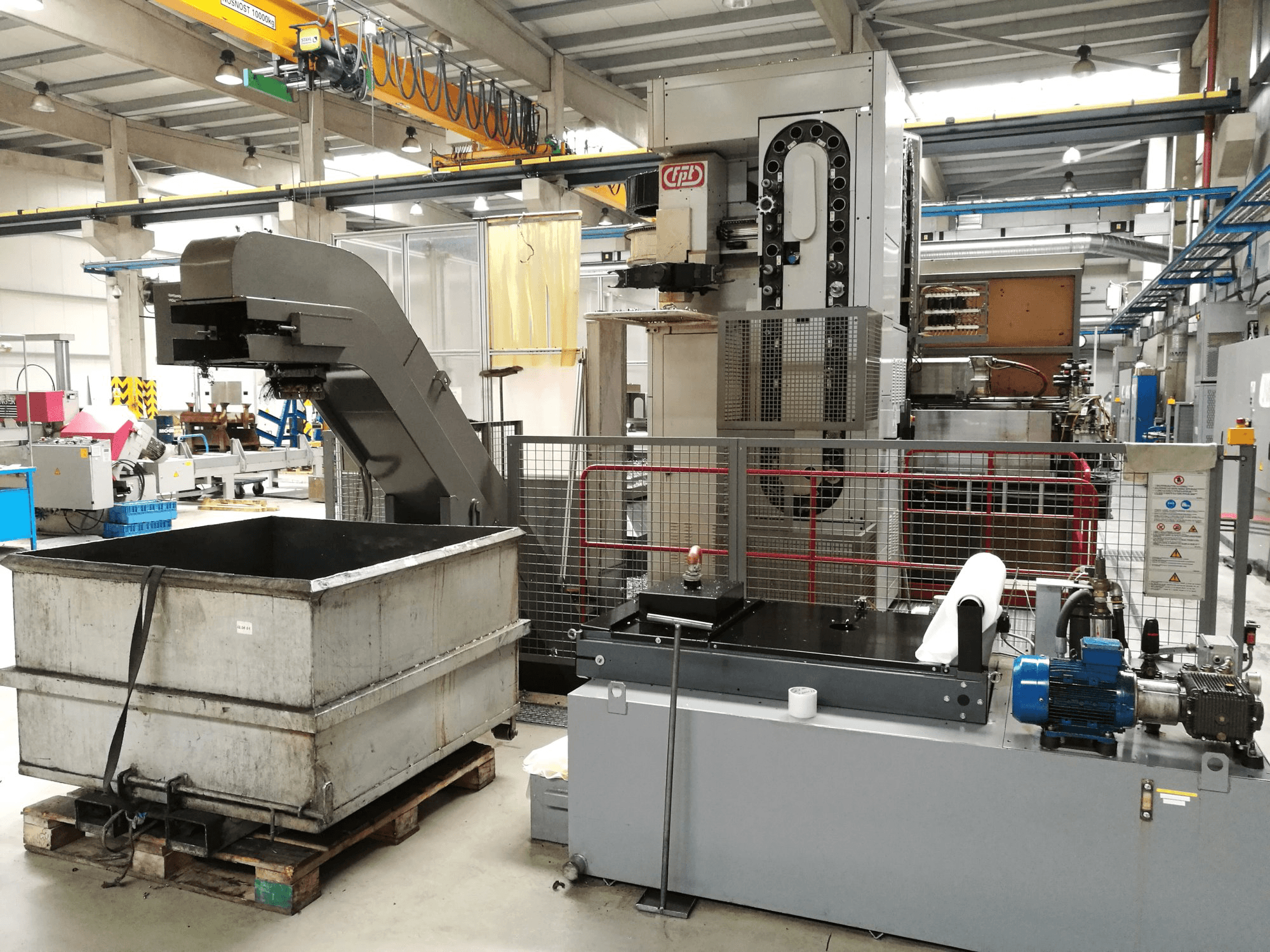 A FPT AREA M gép elölnézete