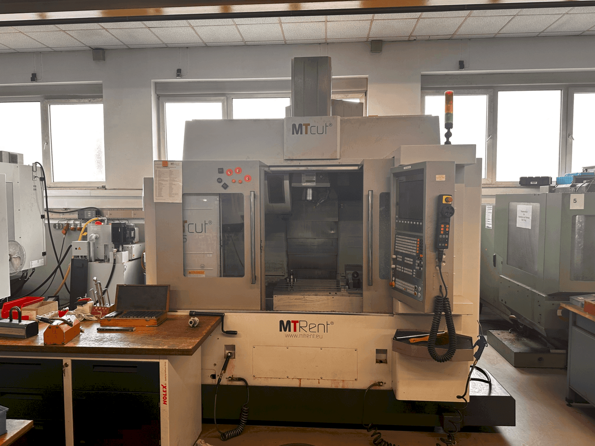 A MTcut EVO V85 gép elölnézete