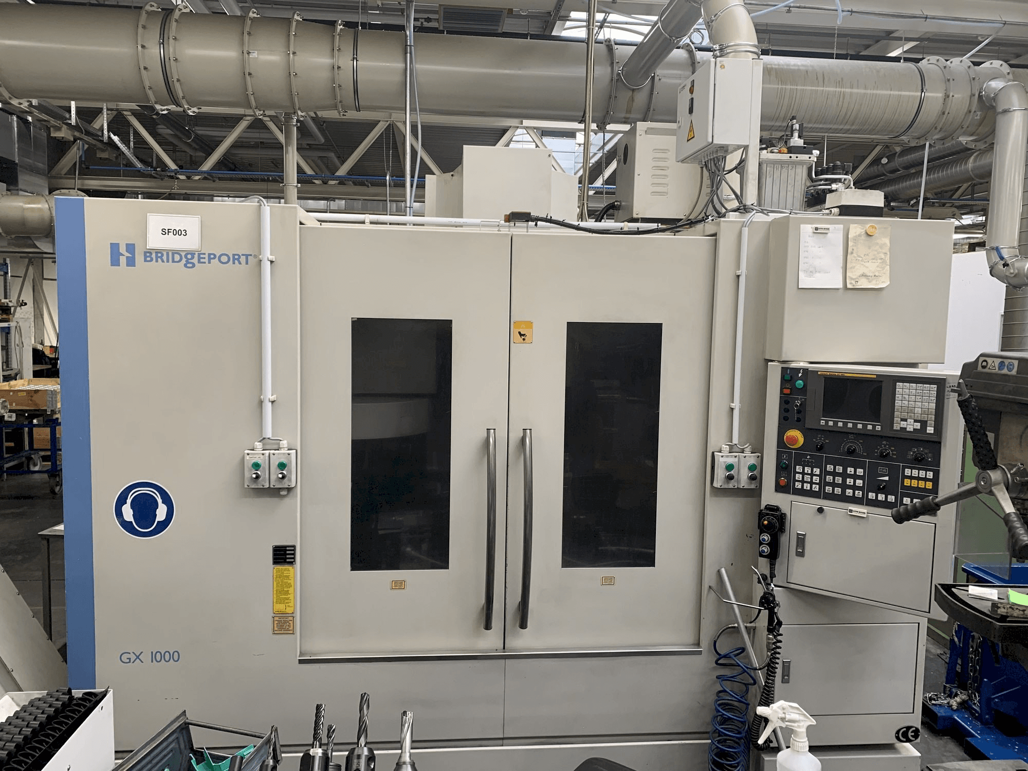 A HARDINGE GX 1000 gép elölnézete