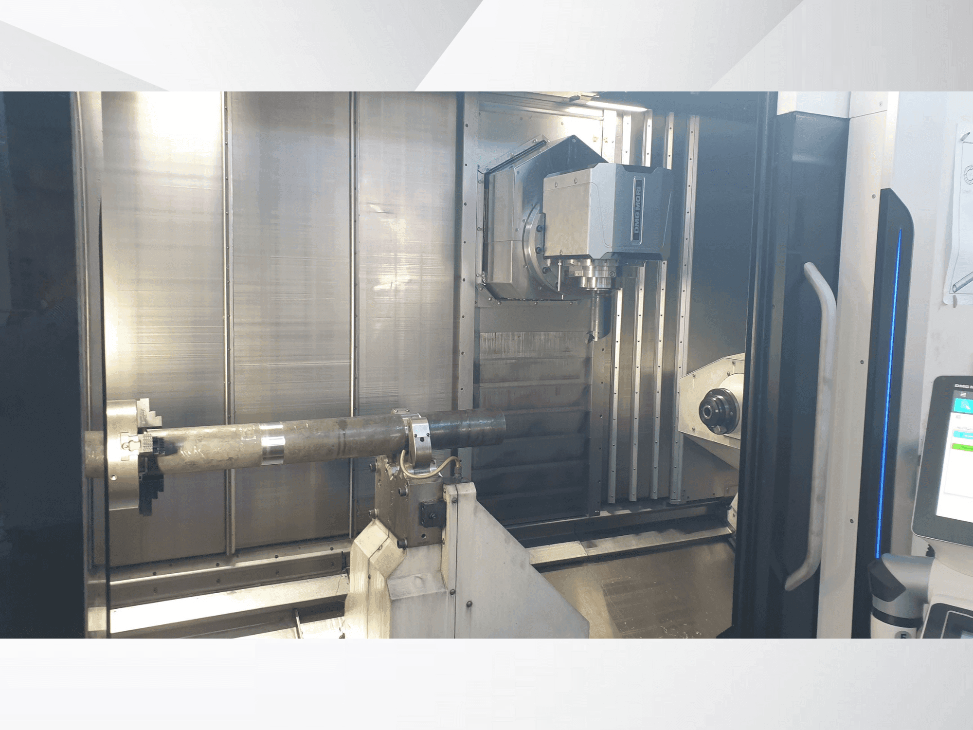 A DMG MORI NTX 2500/1500 gép elölnézete