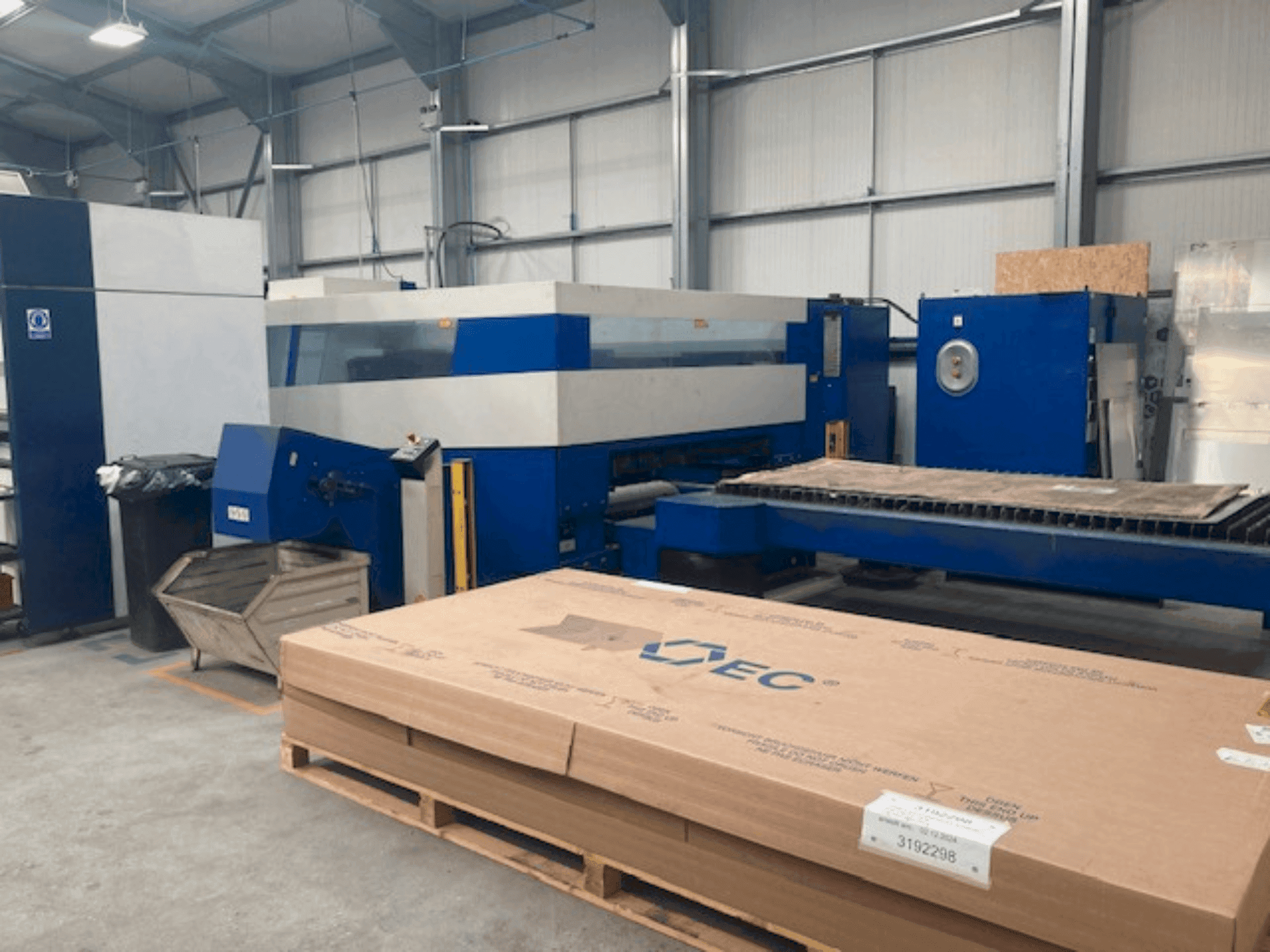 A TRUMPF Trulaser 5030 gép elölnézete