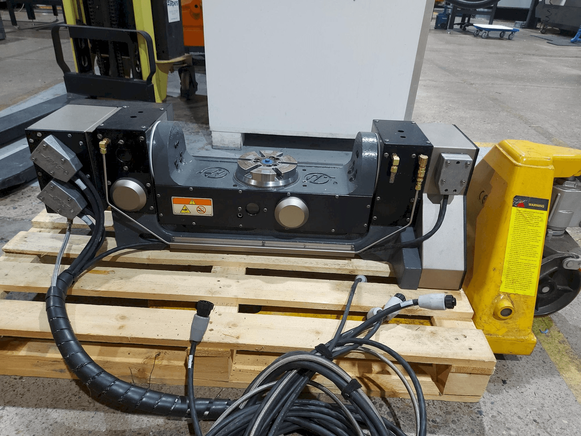A HAAS TR160 gép elölnézete