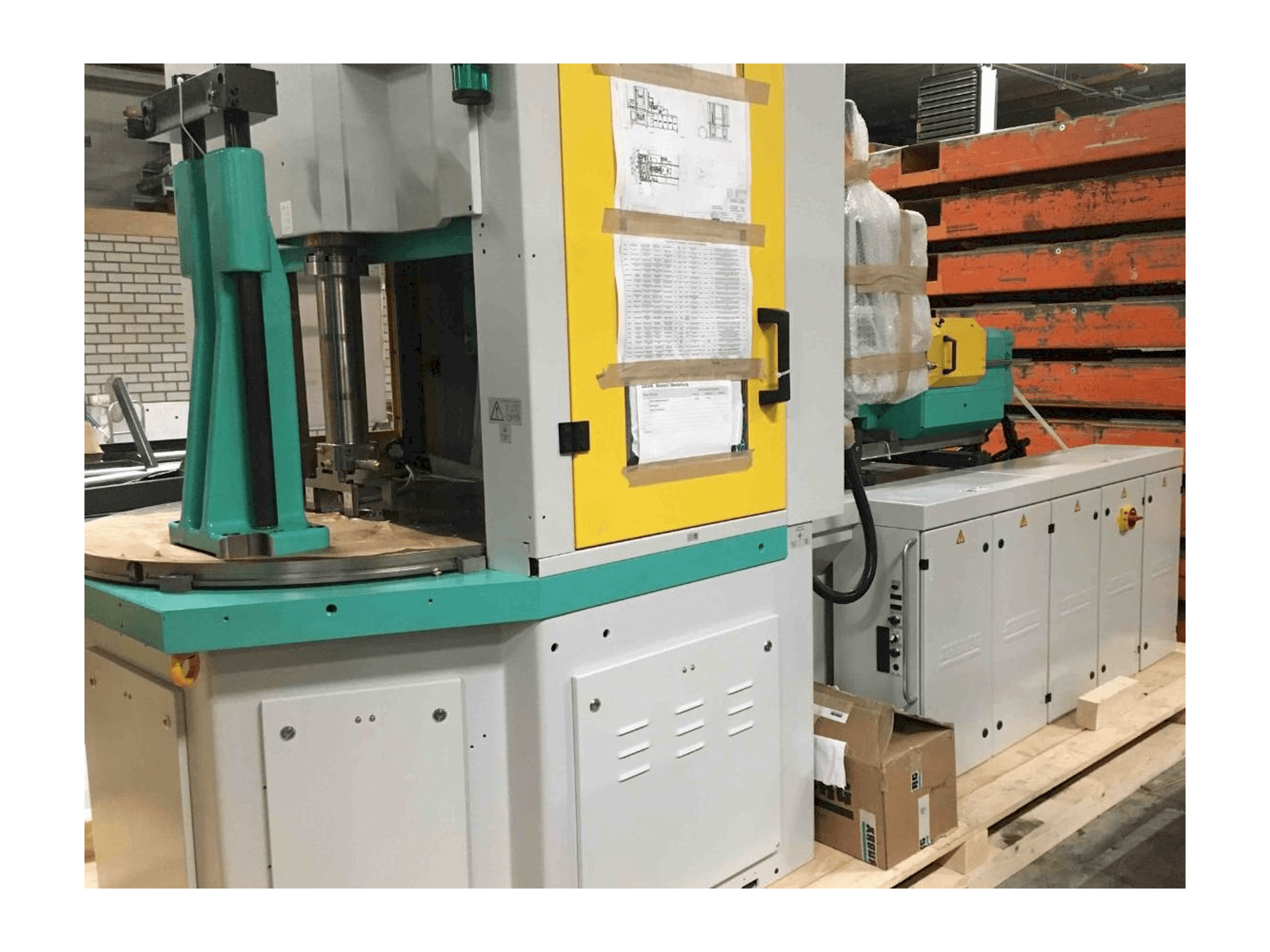 A Arburg ALLROUNDER 1200 t 1000 - 400 gép elölnézete