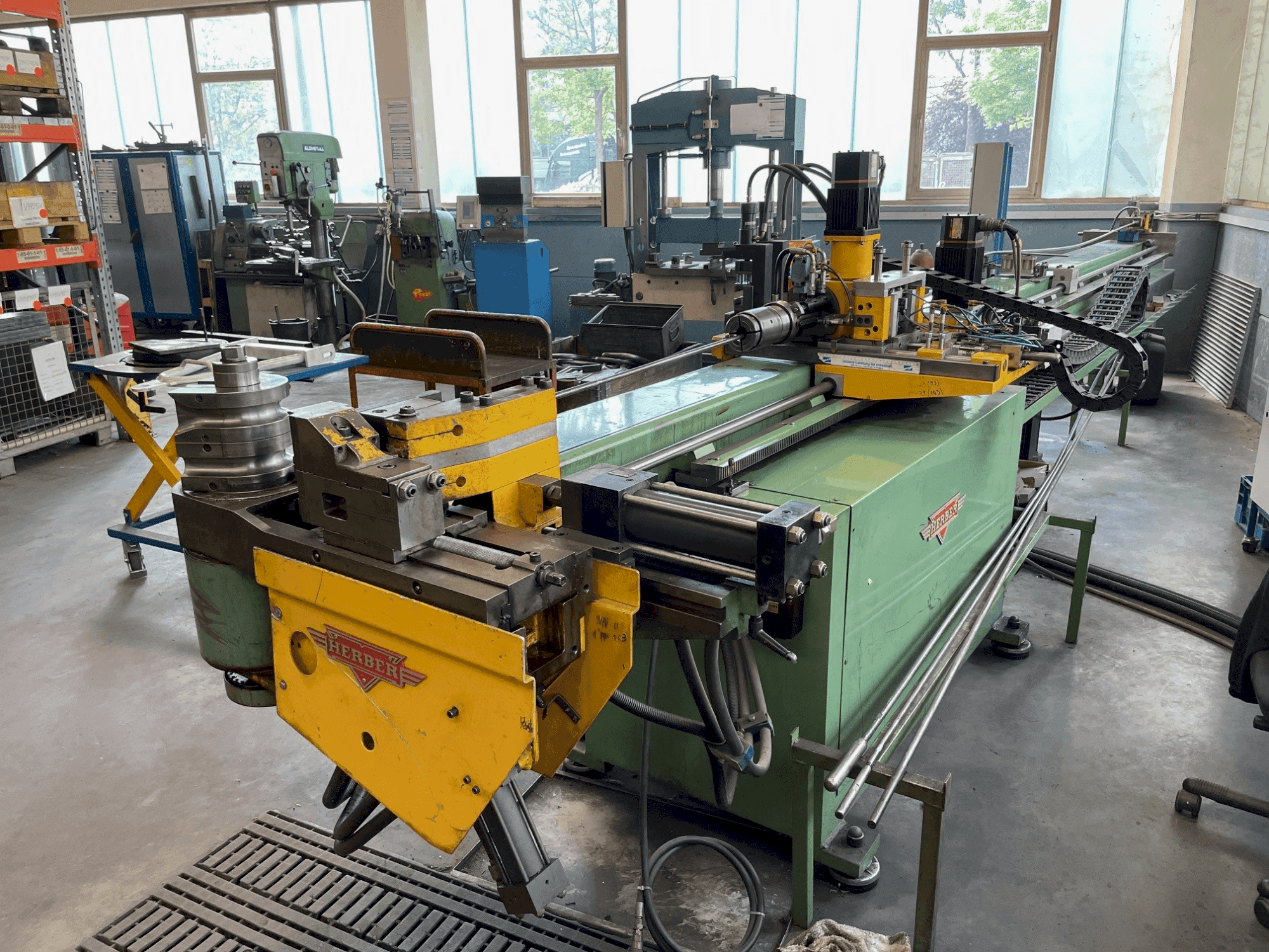 A HERBER 42 CNC gép elölnézete