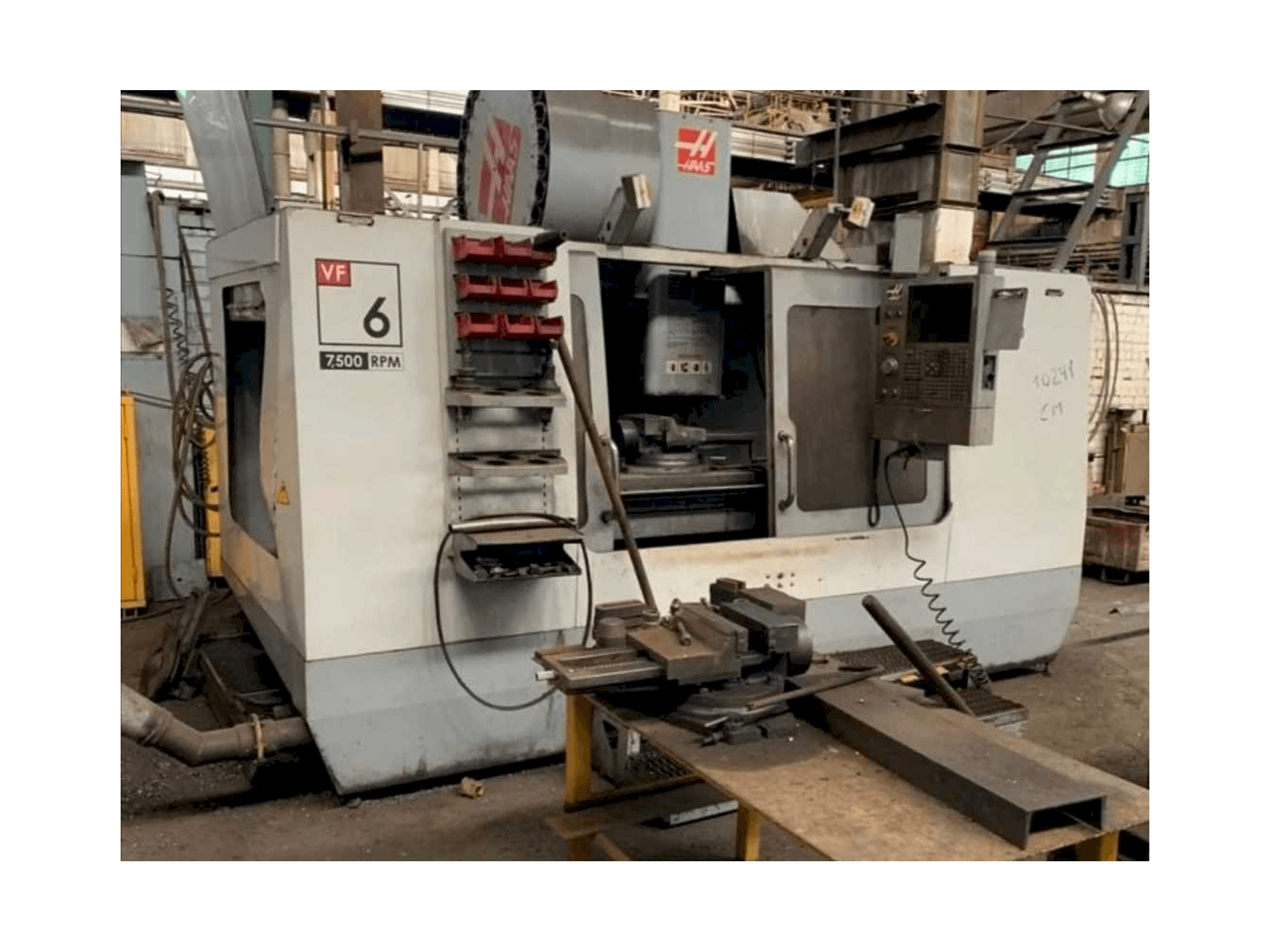 A HAAS VF-6/50 gép elölnézete